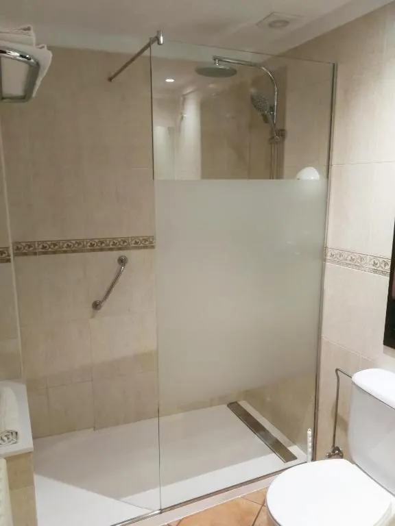 Shower in Hotel-Restaurante La Quadra