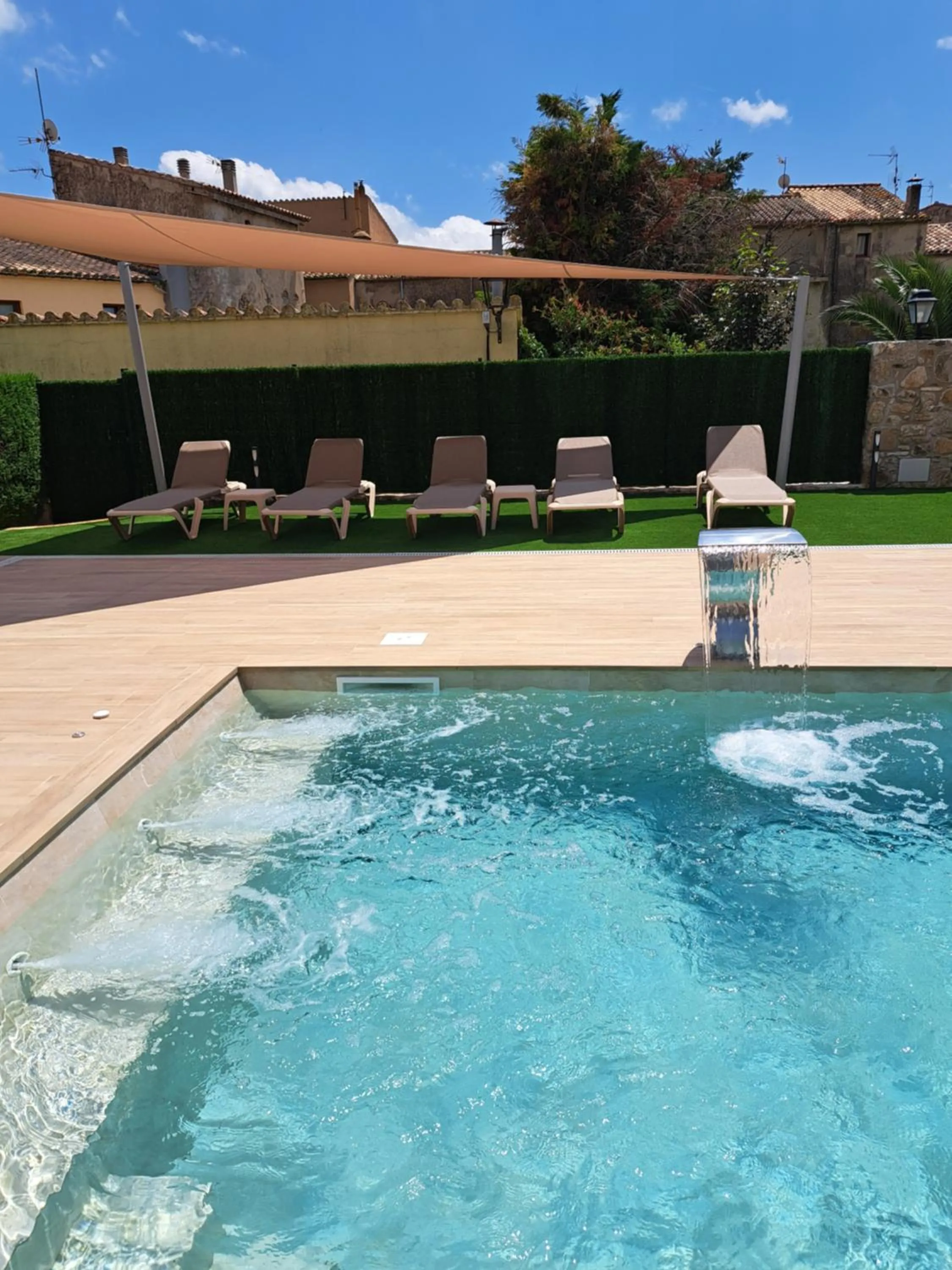 Swimming pool in Hotel-Restaurante La Quadra