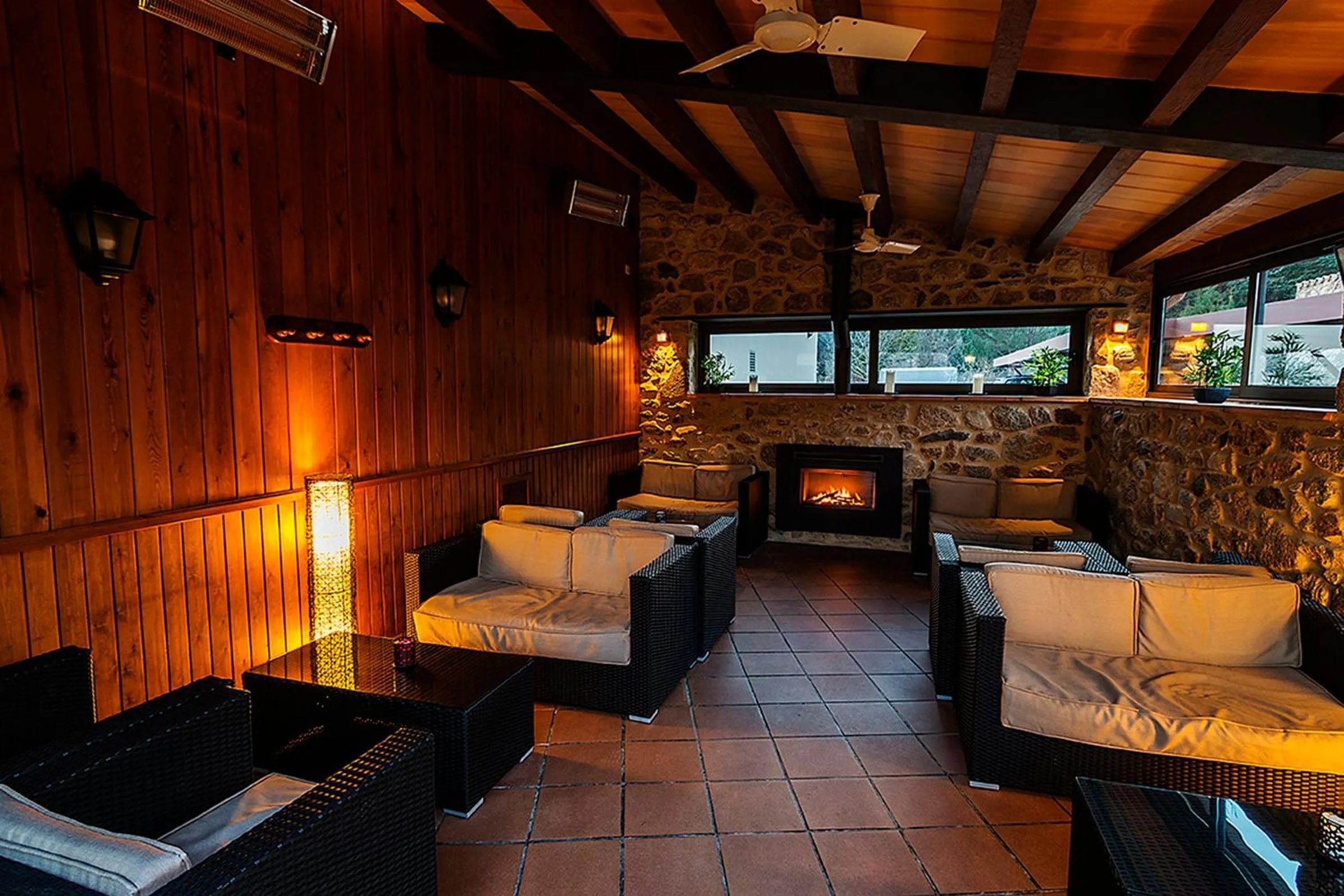Communal lounge/ TV room in Hotel-Restaurante La Quadra