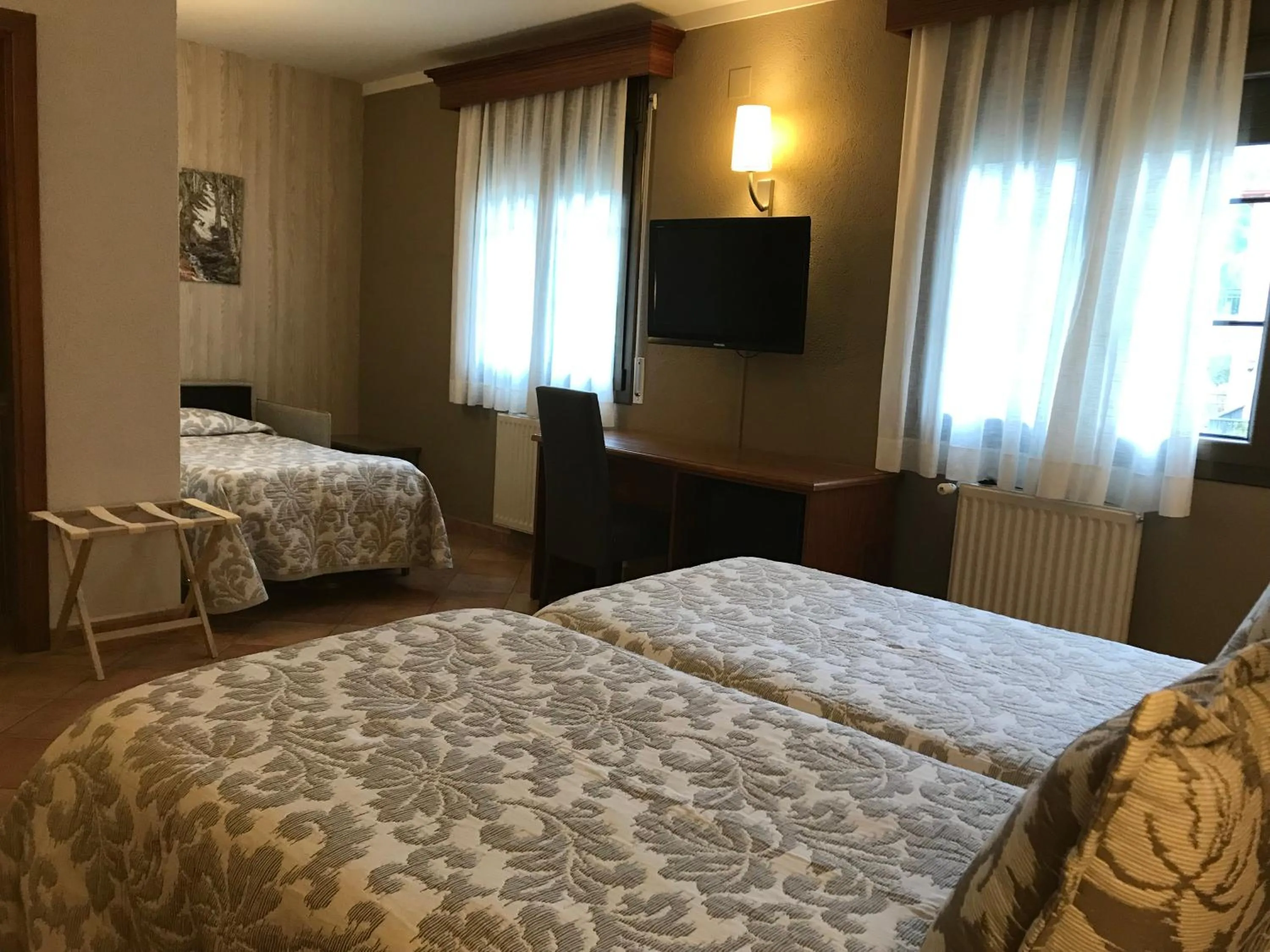 Bedroom, Bed in Hotel-Restaurante La Quadra