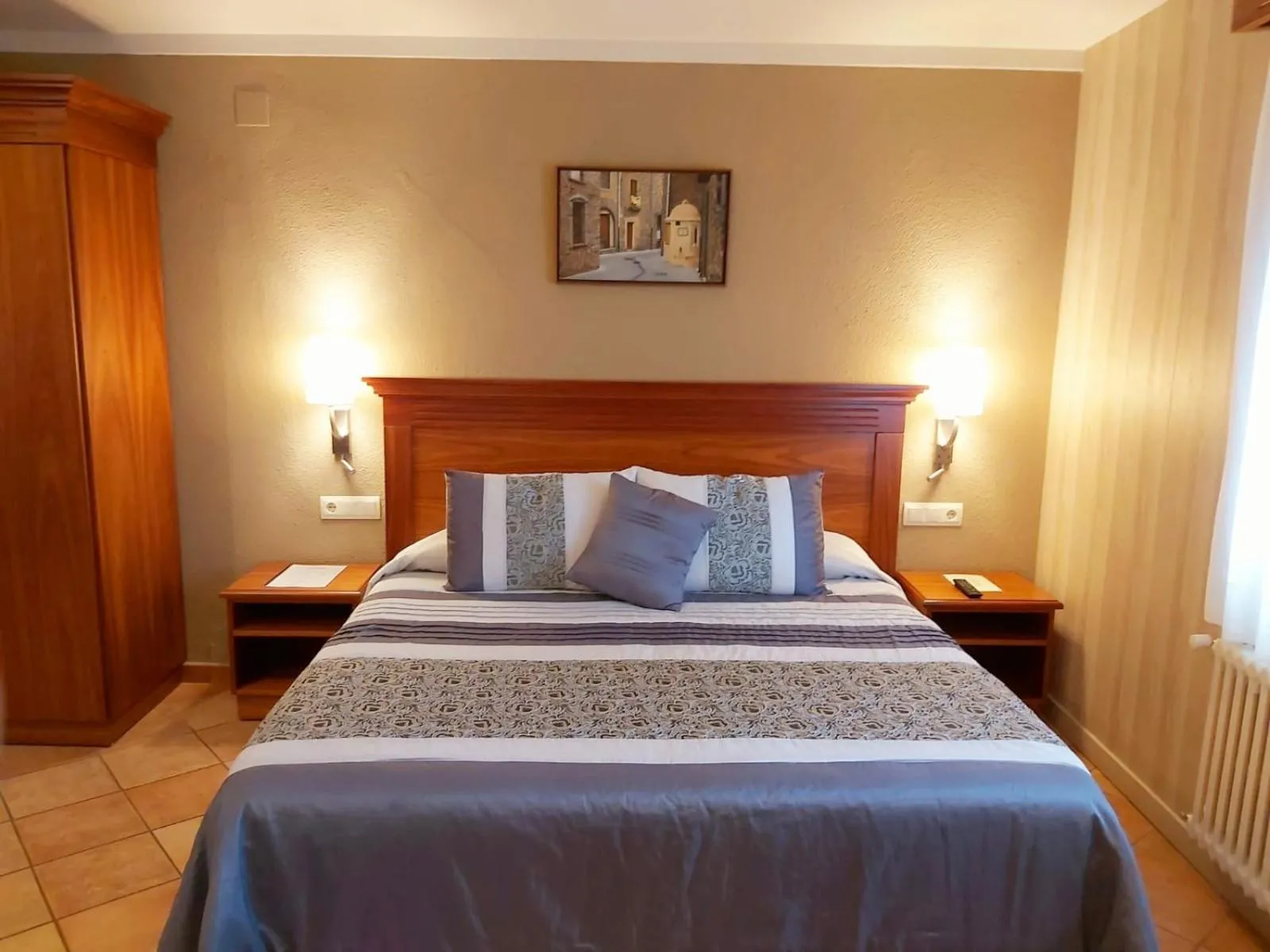 Bedroom, Bed in Hotel-Restaurante La Quadra