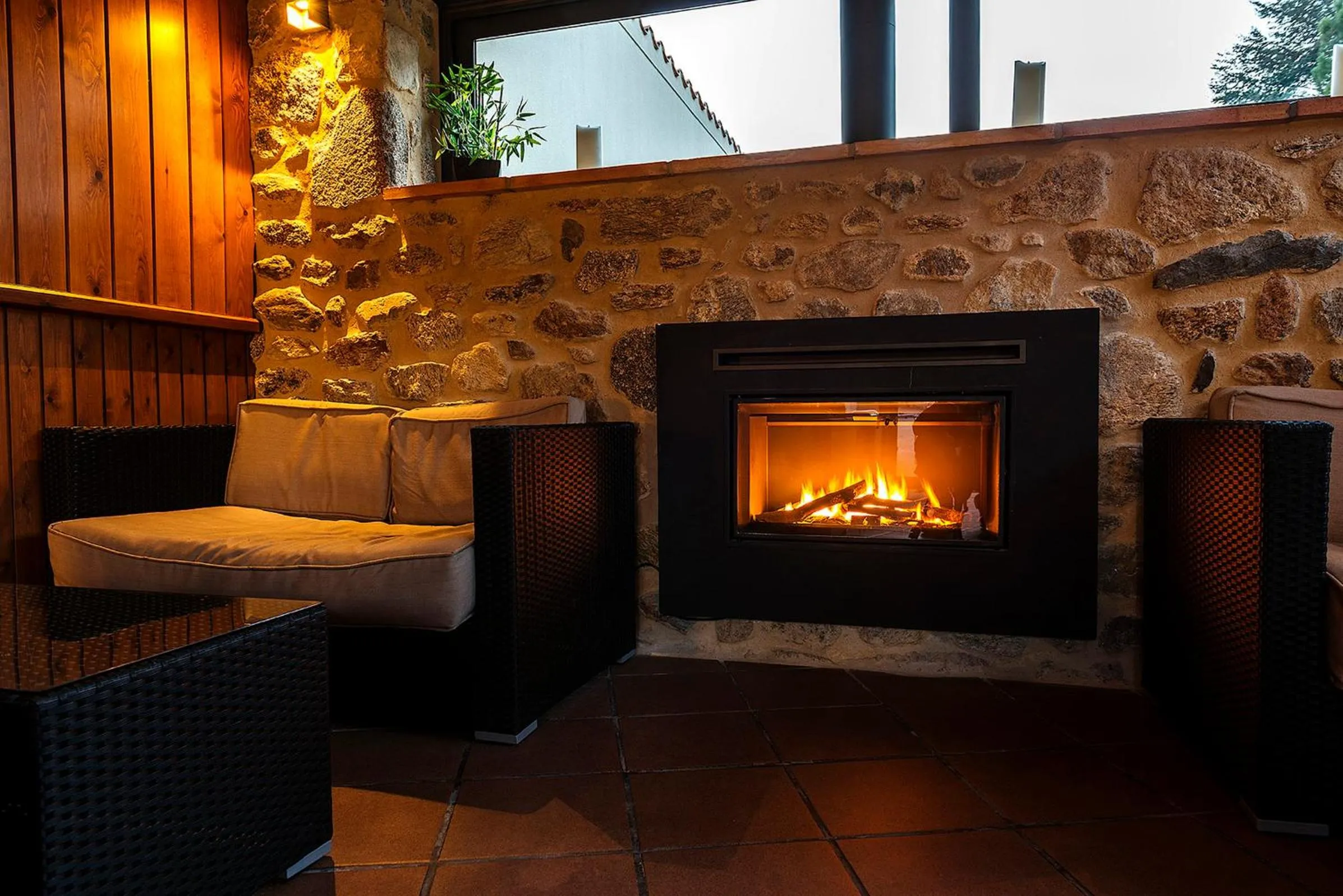 Communal lounge/ TV room in Hotel-Restaurante La Quadra