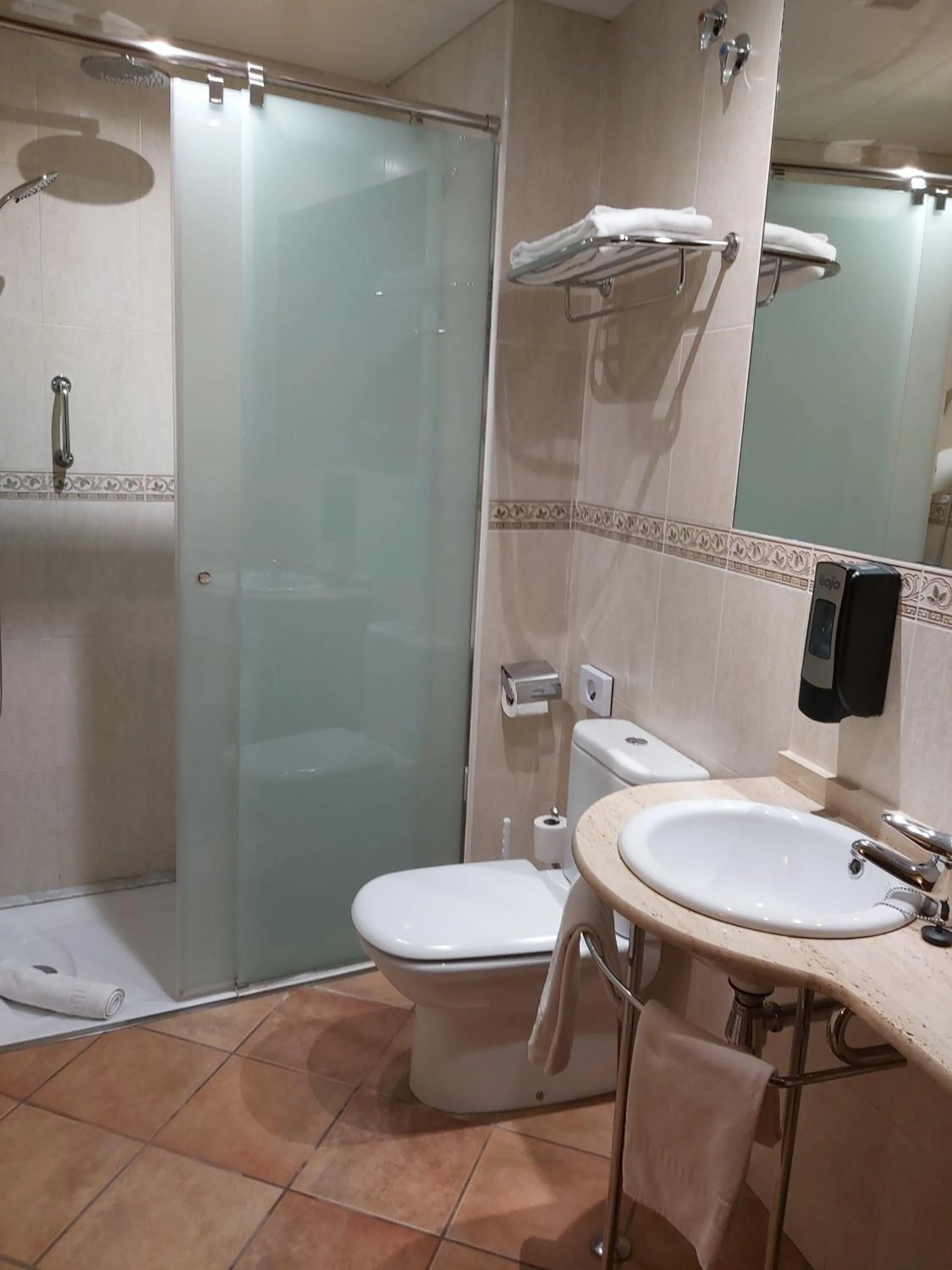 Shower in Hotel-Restaurante La Quadra