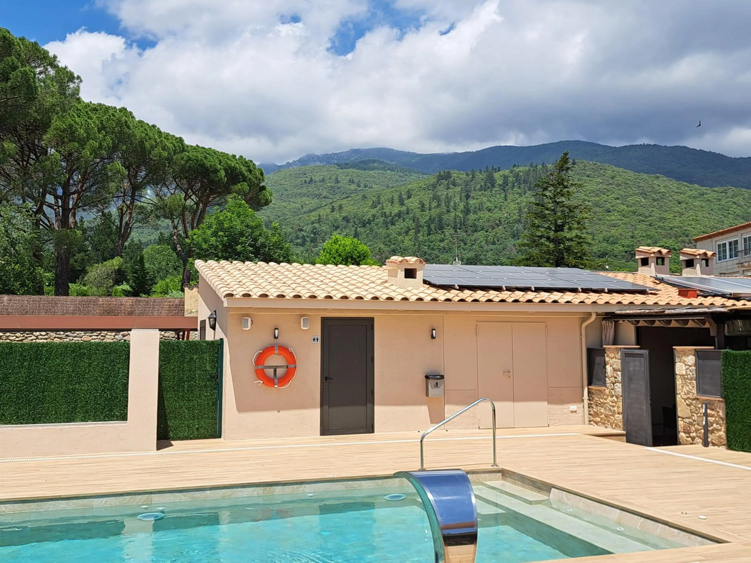 Pool view in Hotel-Restaurante La Quadra