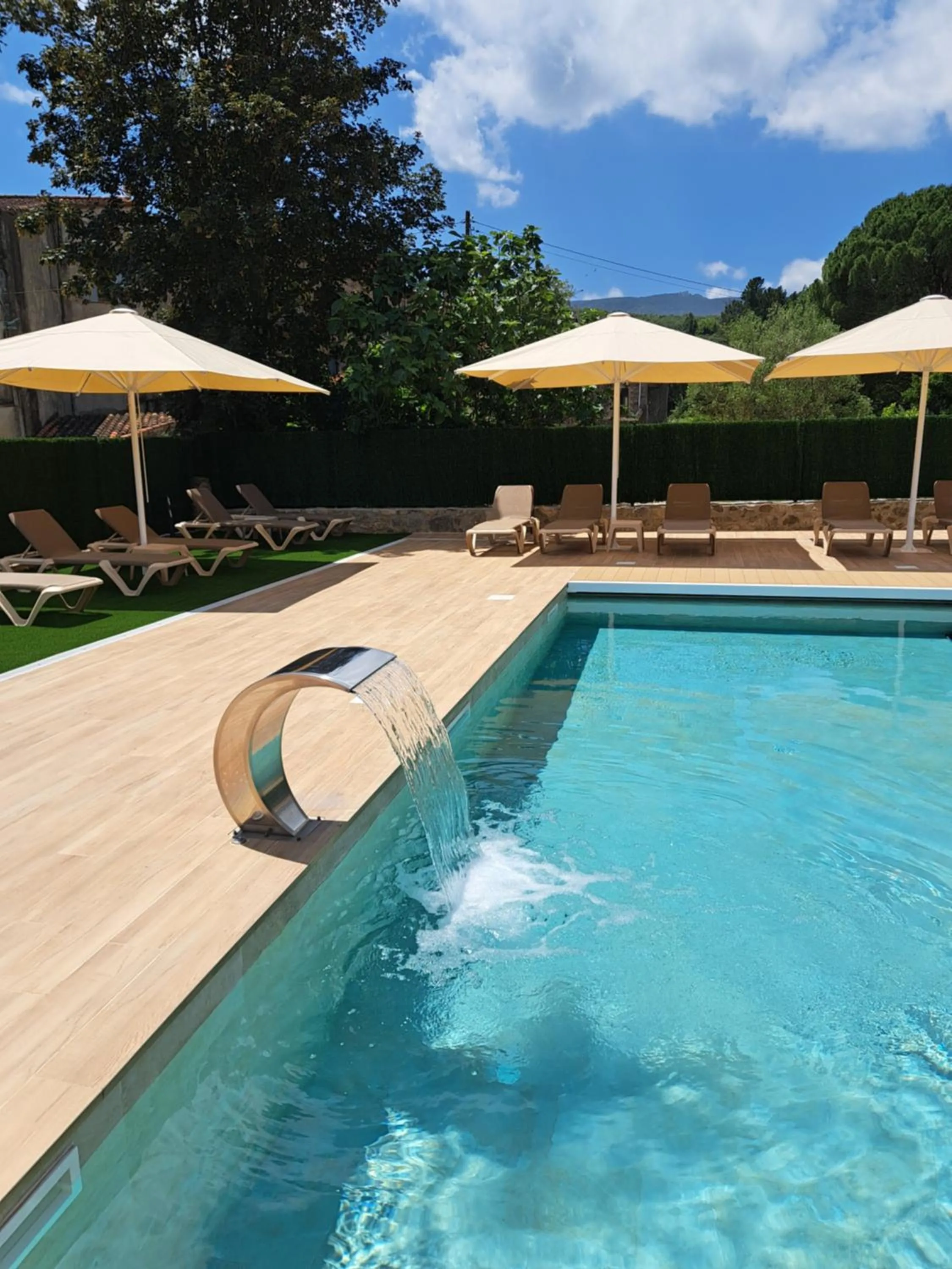 Swimming pool in Hotel-Restaurante La Quadra
