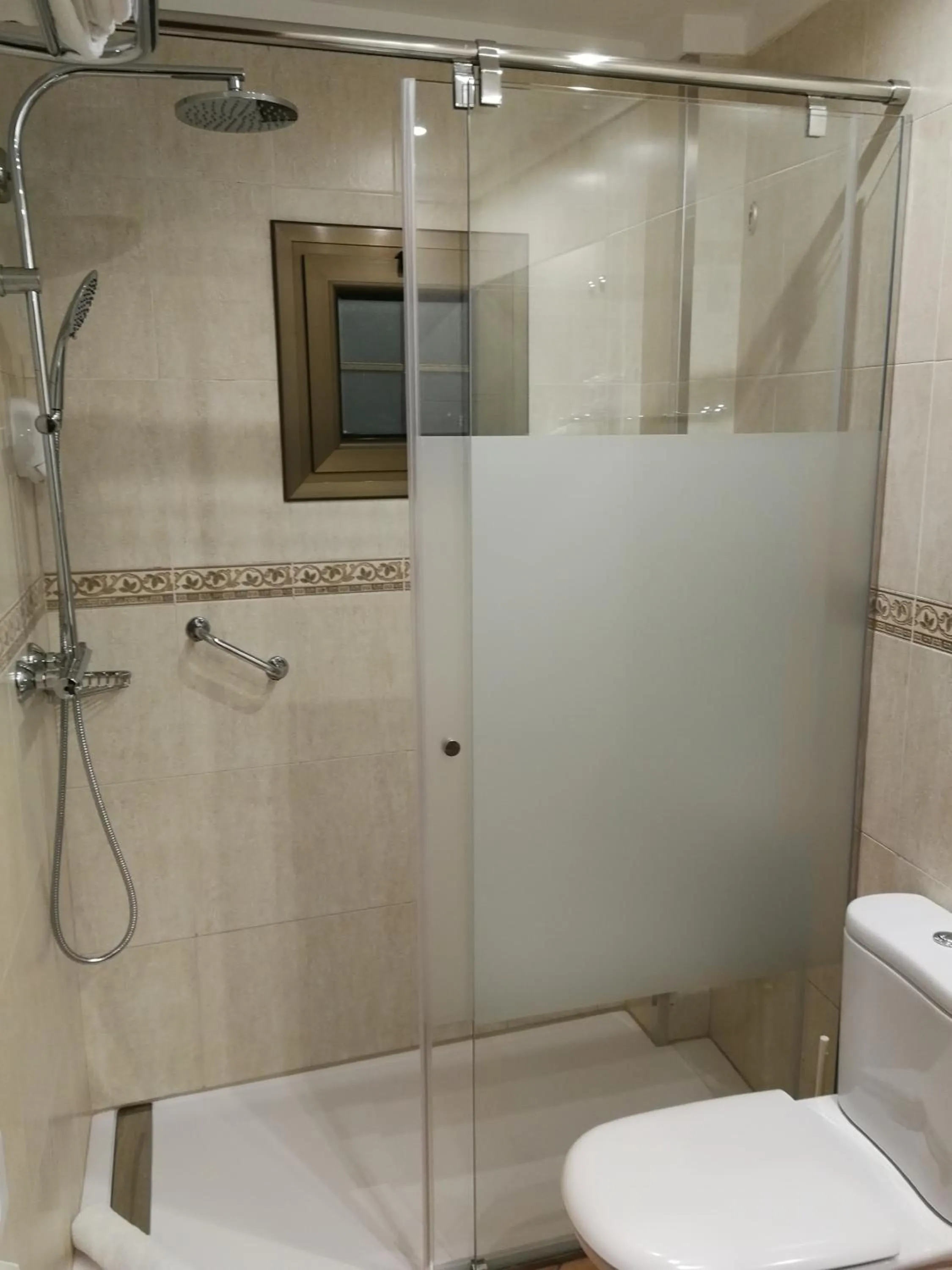 Shower in Hotel-Restaurante La Quadra