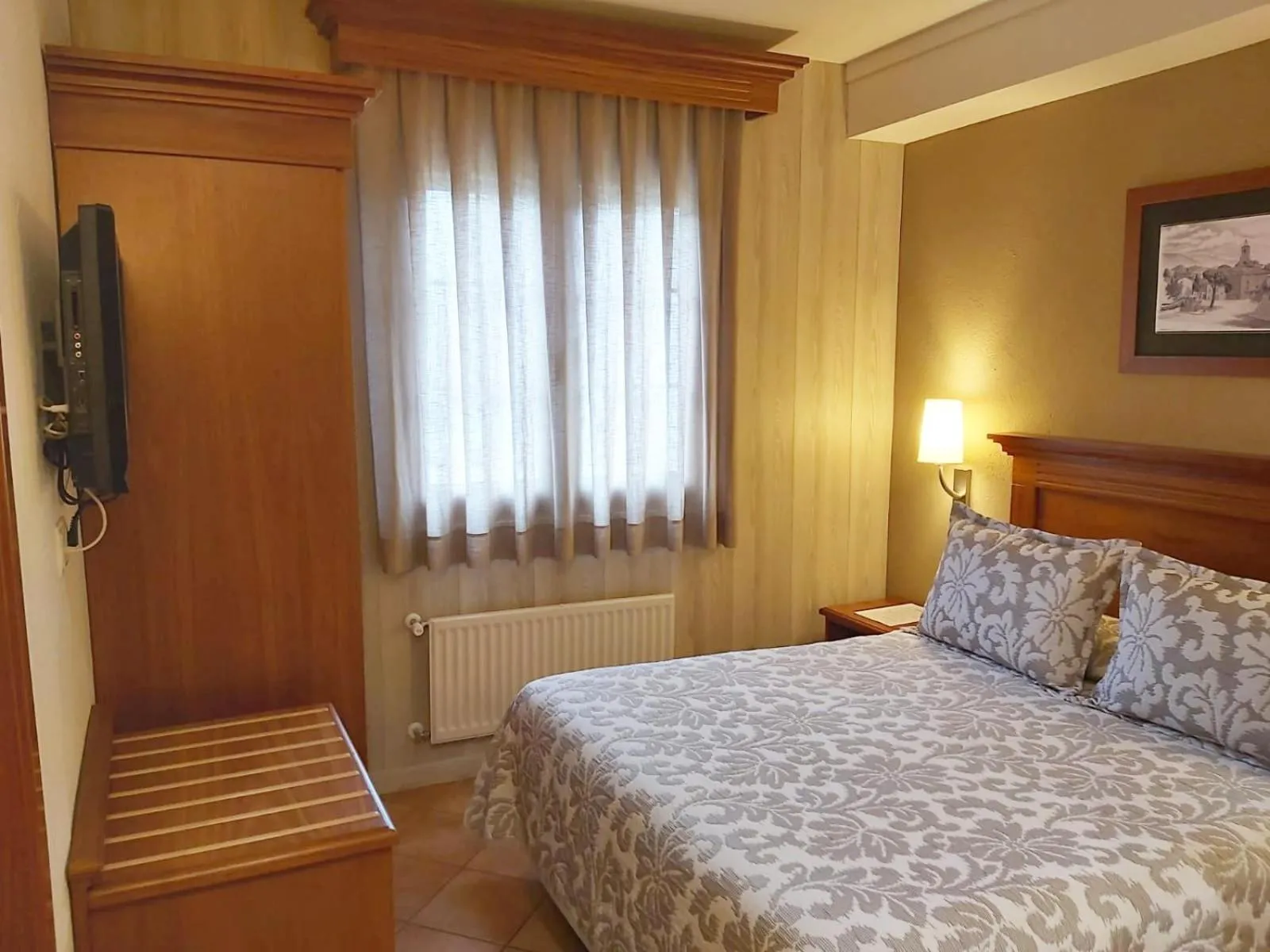Bedroom, Bed in Hotel-Restaurante La Quadra