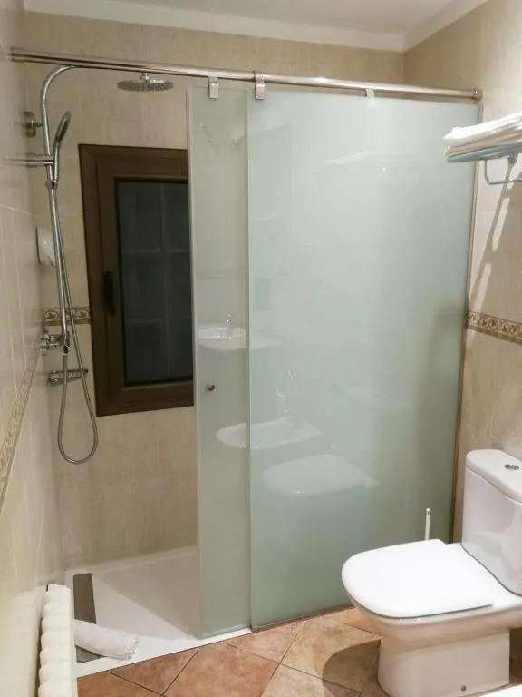 Shower in Hotel-Restaurante La Quadra
