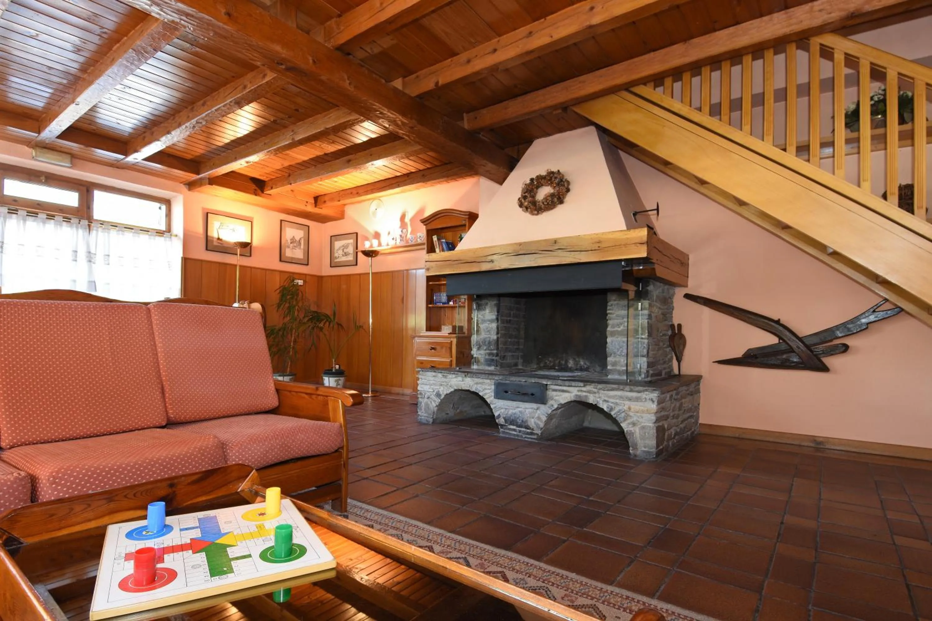 Communal lounge/ TV room in RVHotels Orri