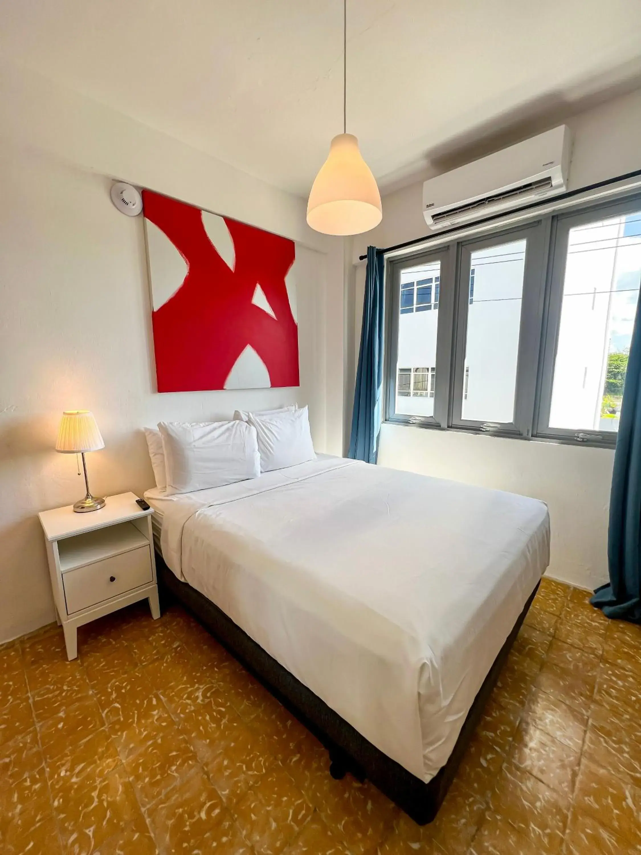 Bed in Urbana Hotel Bed in Urbana Hotel