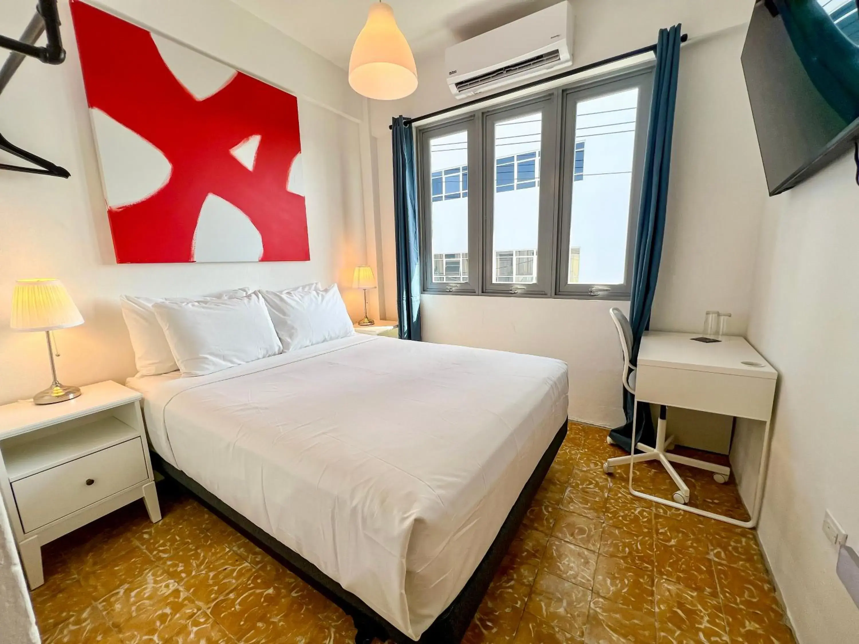 Bed in Urbana Hotel Bed in Urbana Hotel