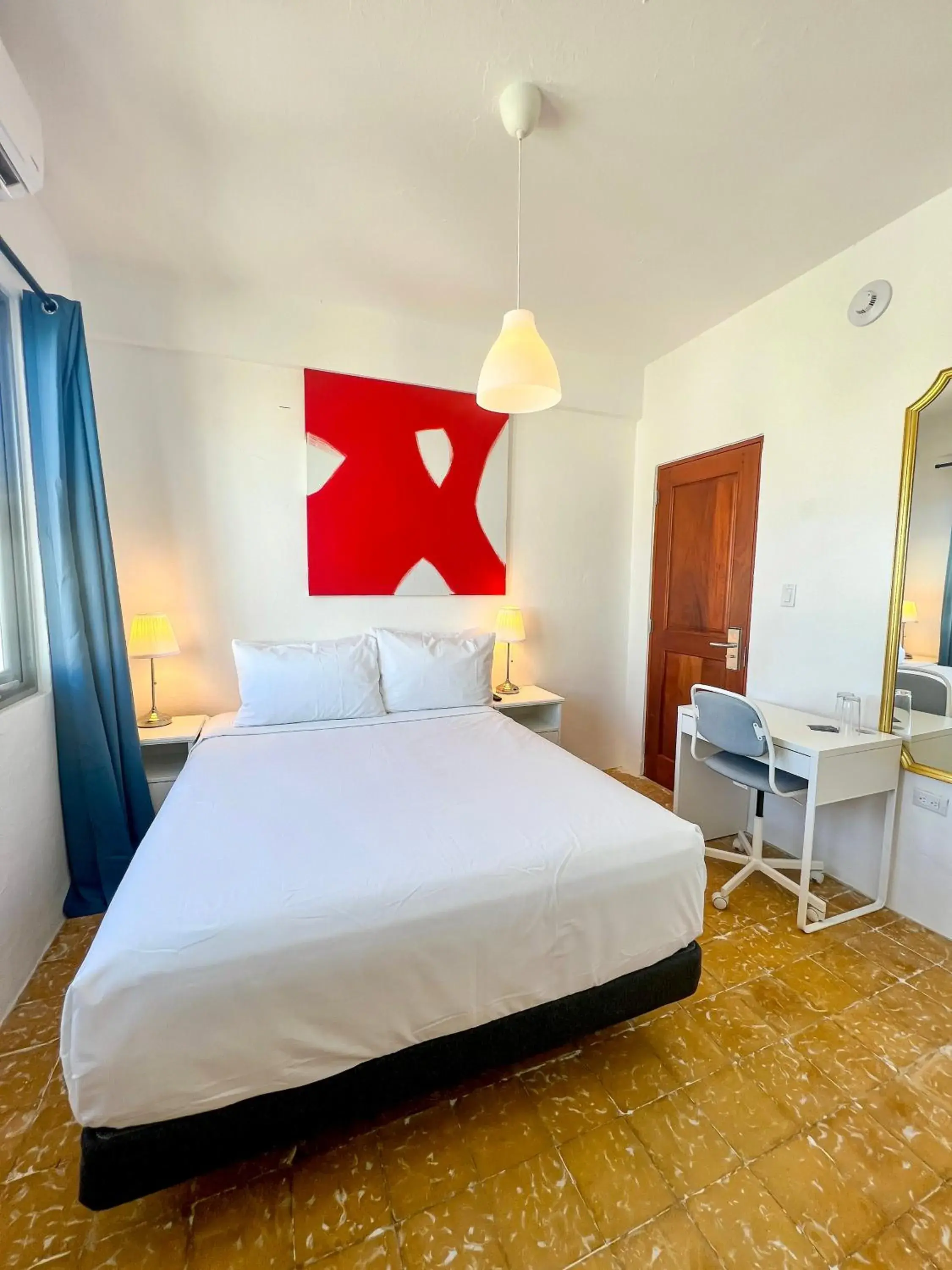 Bed in Urbana Hotel Bed in Urbana Hotel