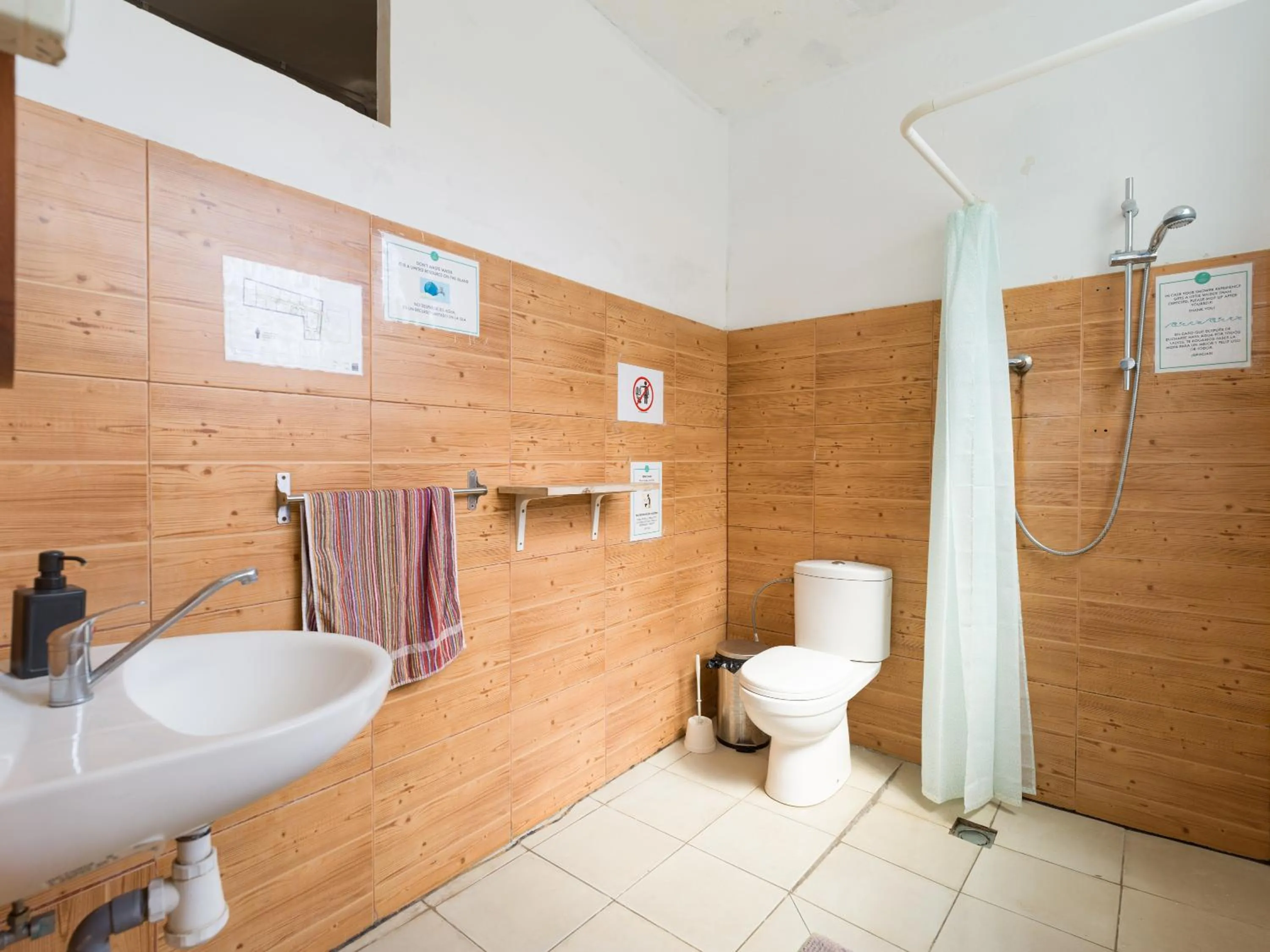 Shower in Jungle House
