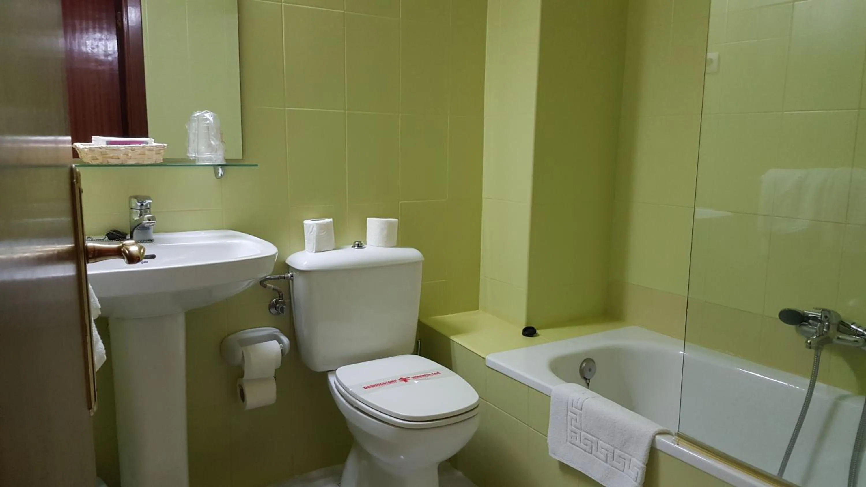 Bathroom in Los Acebos Cangas