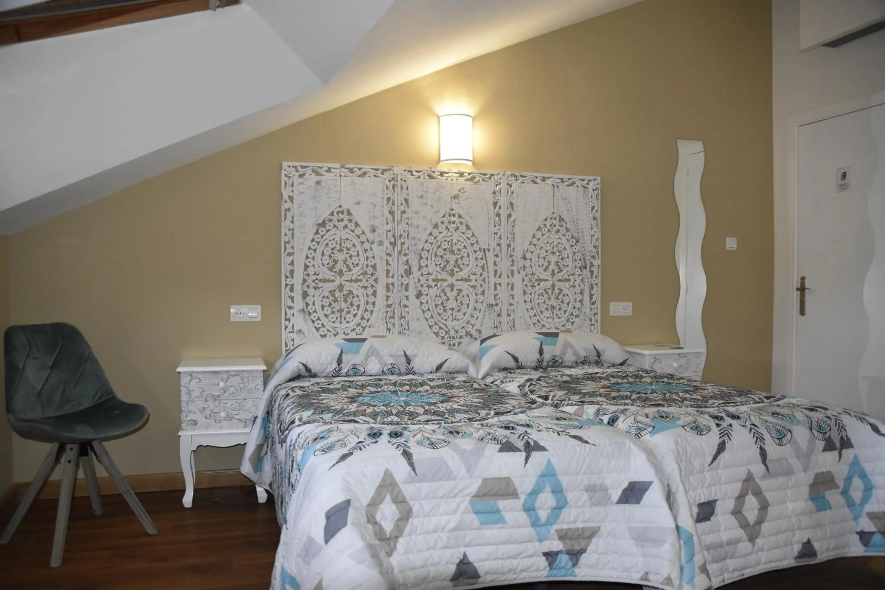 Photo of the whole room in Los Acebos Cangas