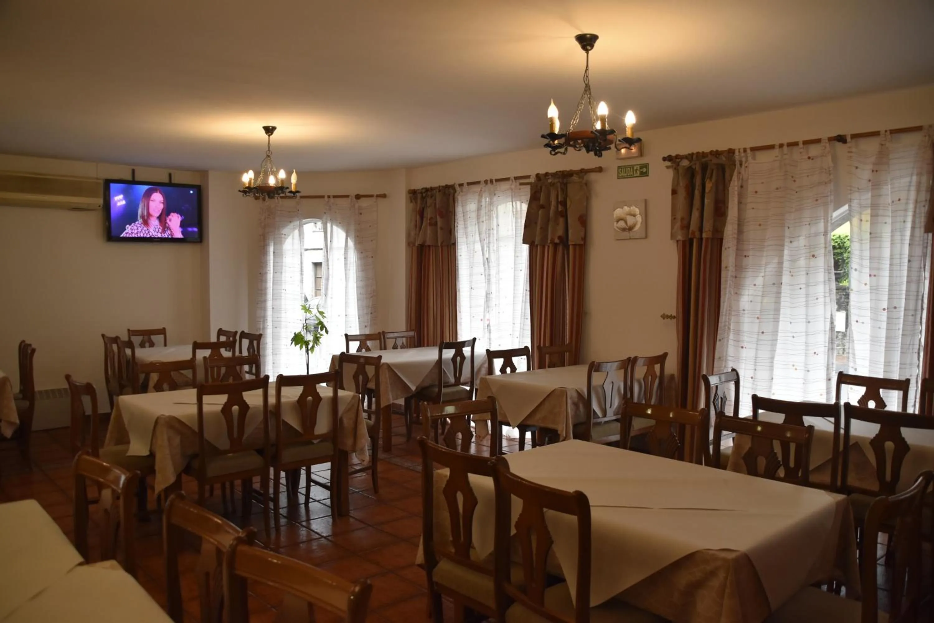 Restaurant/places to eat in Los Acebos Cangas