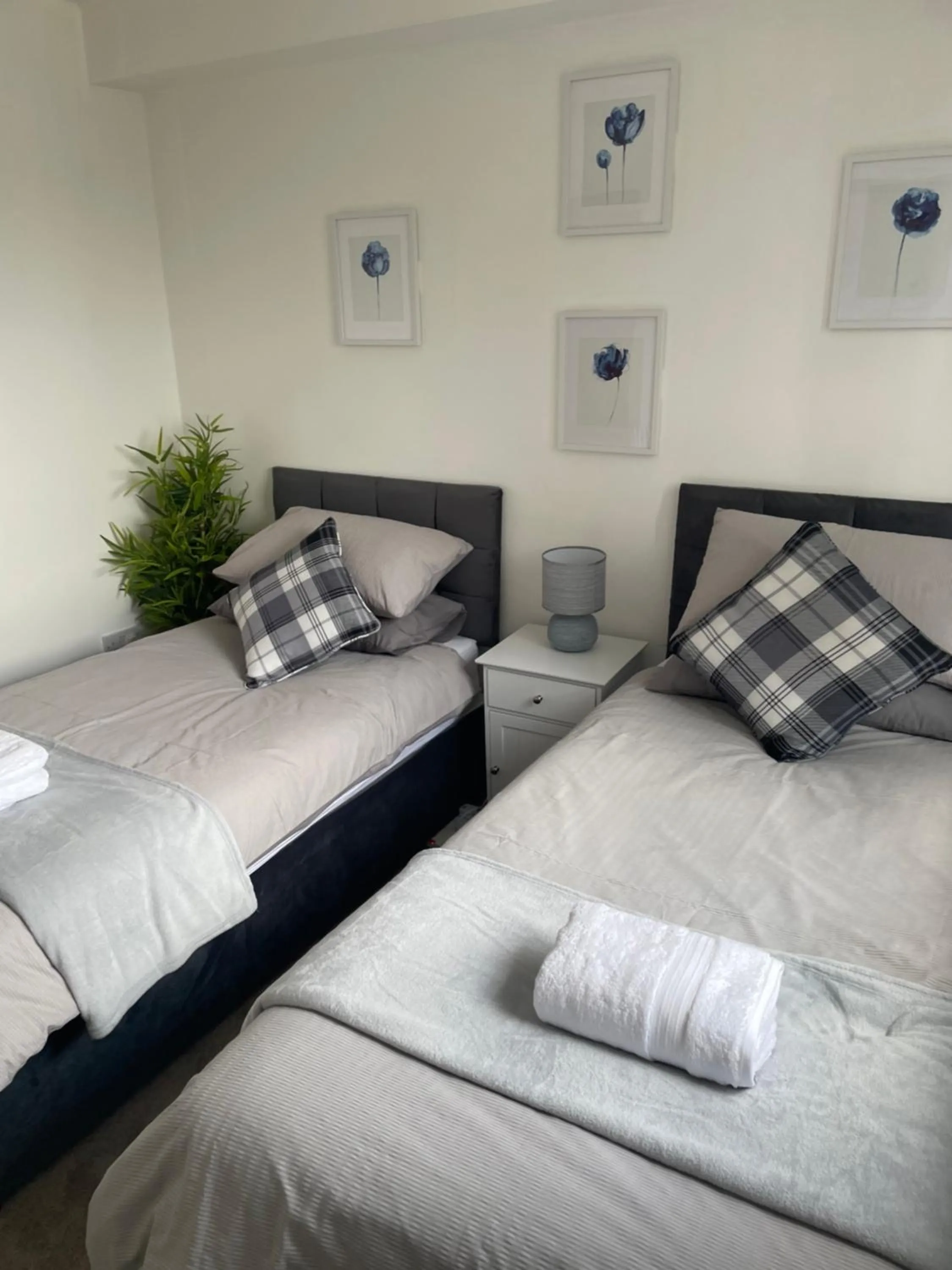 Bed in THE PAISLEY PENTHOUSE - ABBEY VIEW