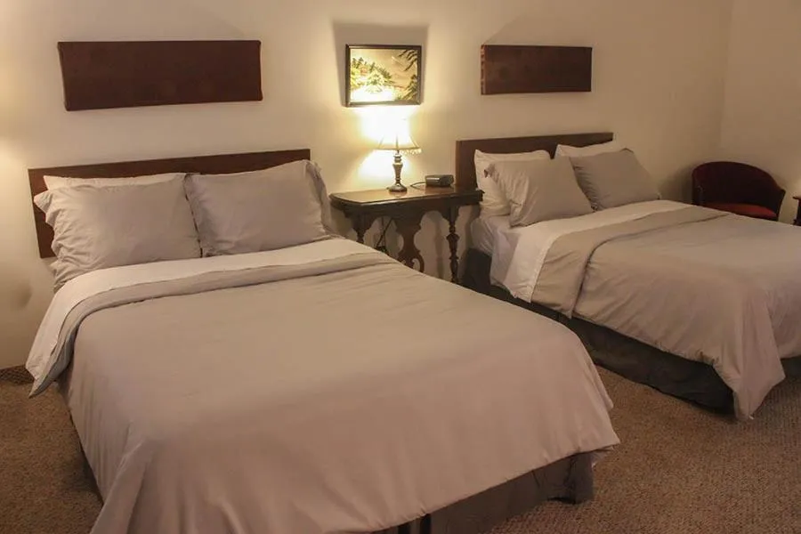 Bedroom, Bed in Mountain Creek Tavern