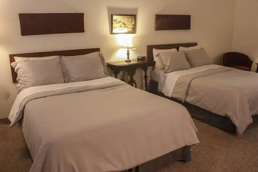 Double Room in Mountain Creek Tavern Double Room in Mountain Creek Tavern