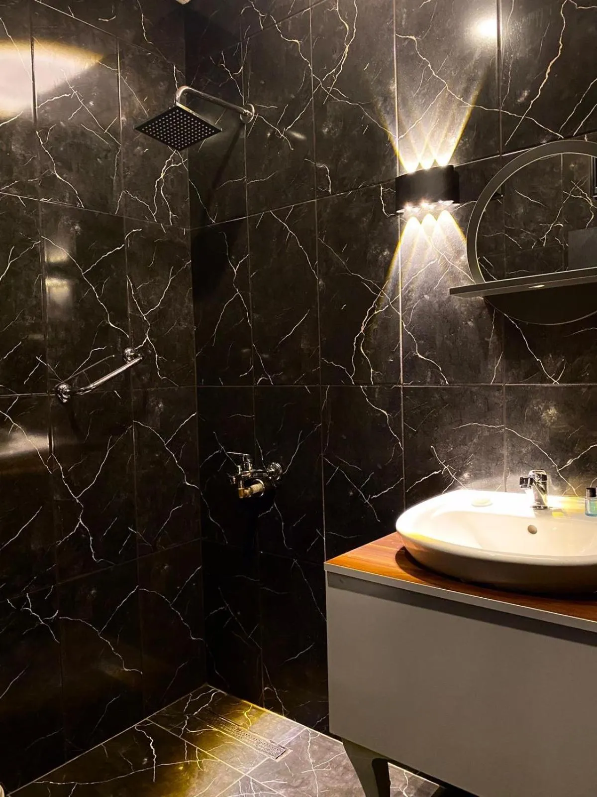 Shower in Safir Hotels Silivri