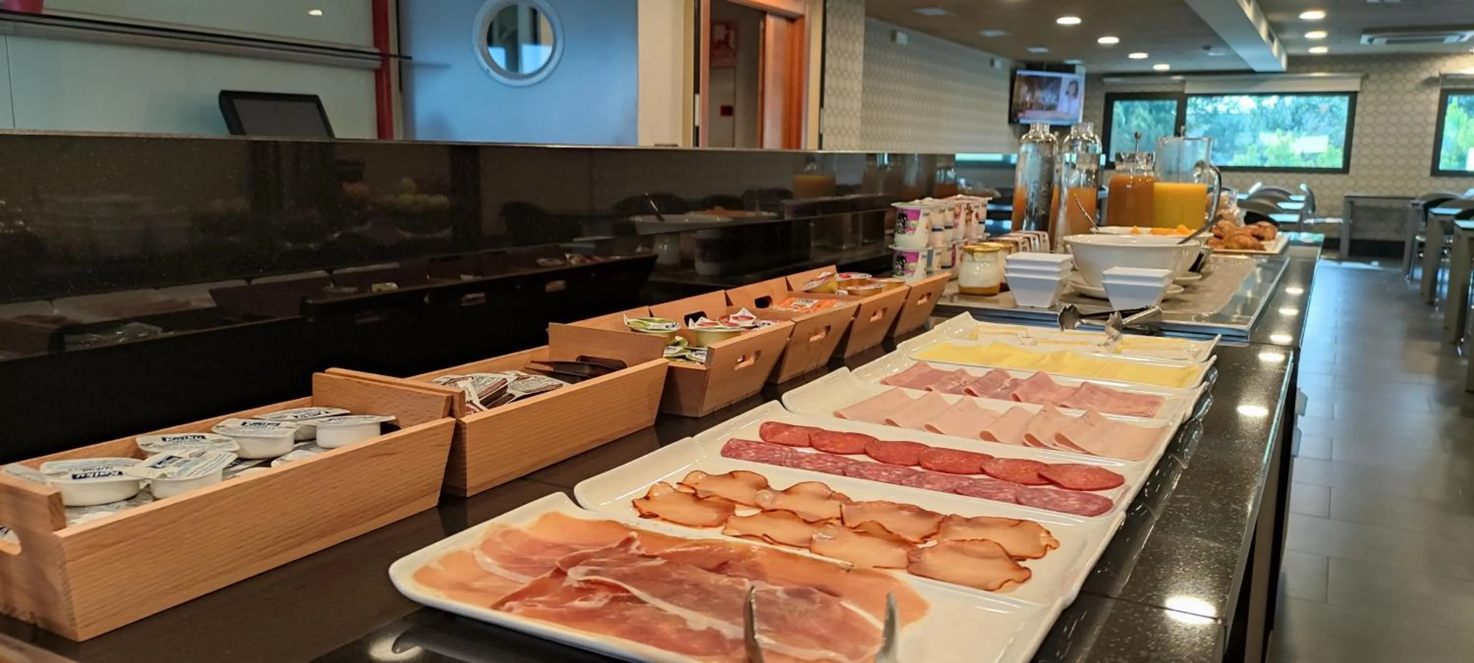 Breakfast in Hotel Apartamentos San Fermín Pamplona