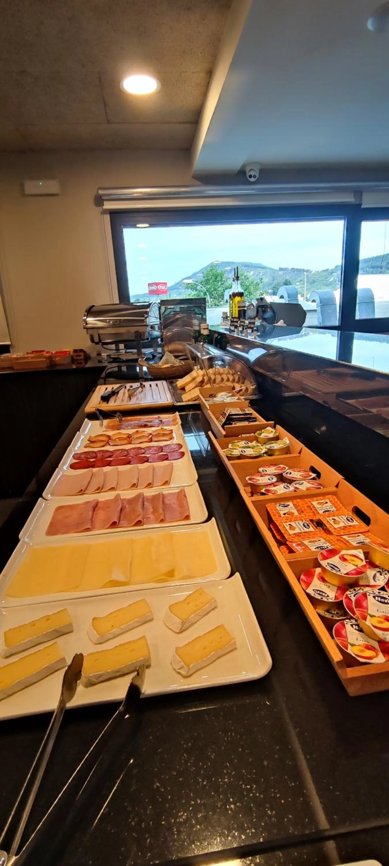 Buffet breakfast in Hotel Apartamentos San Fermín Pamplona