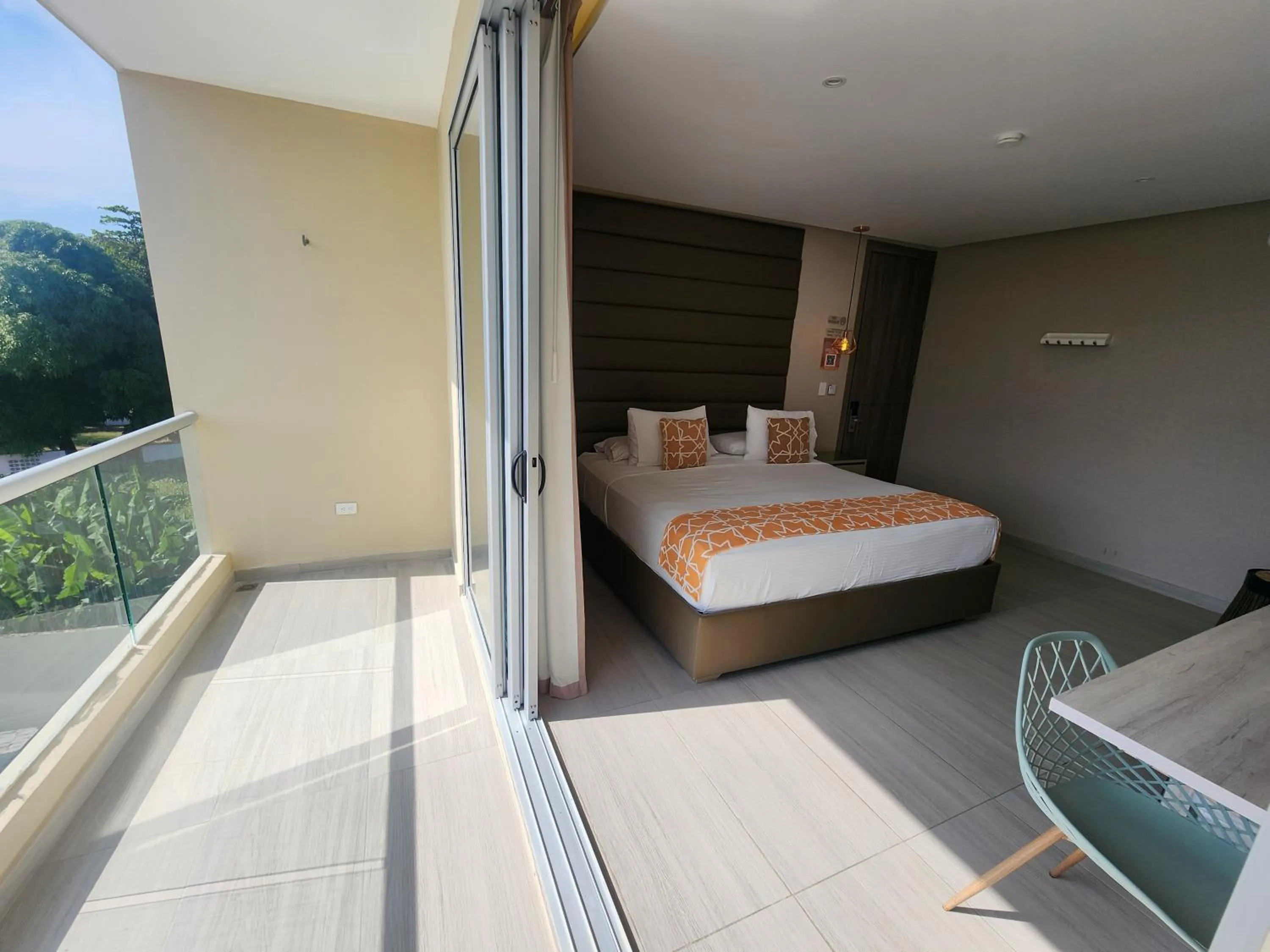 Balcony/Terrace, Bed in Hotel y Cabañas Covemar