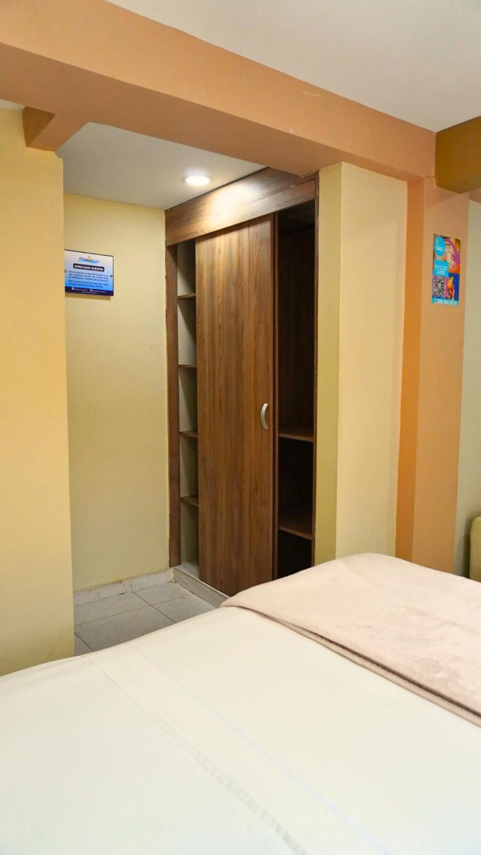 Bedroom, Bed in Hotel y Cabañas Covemar