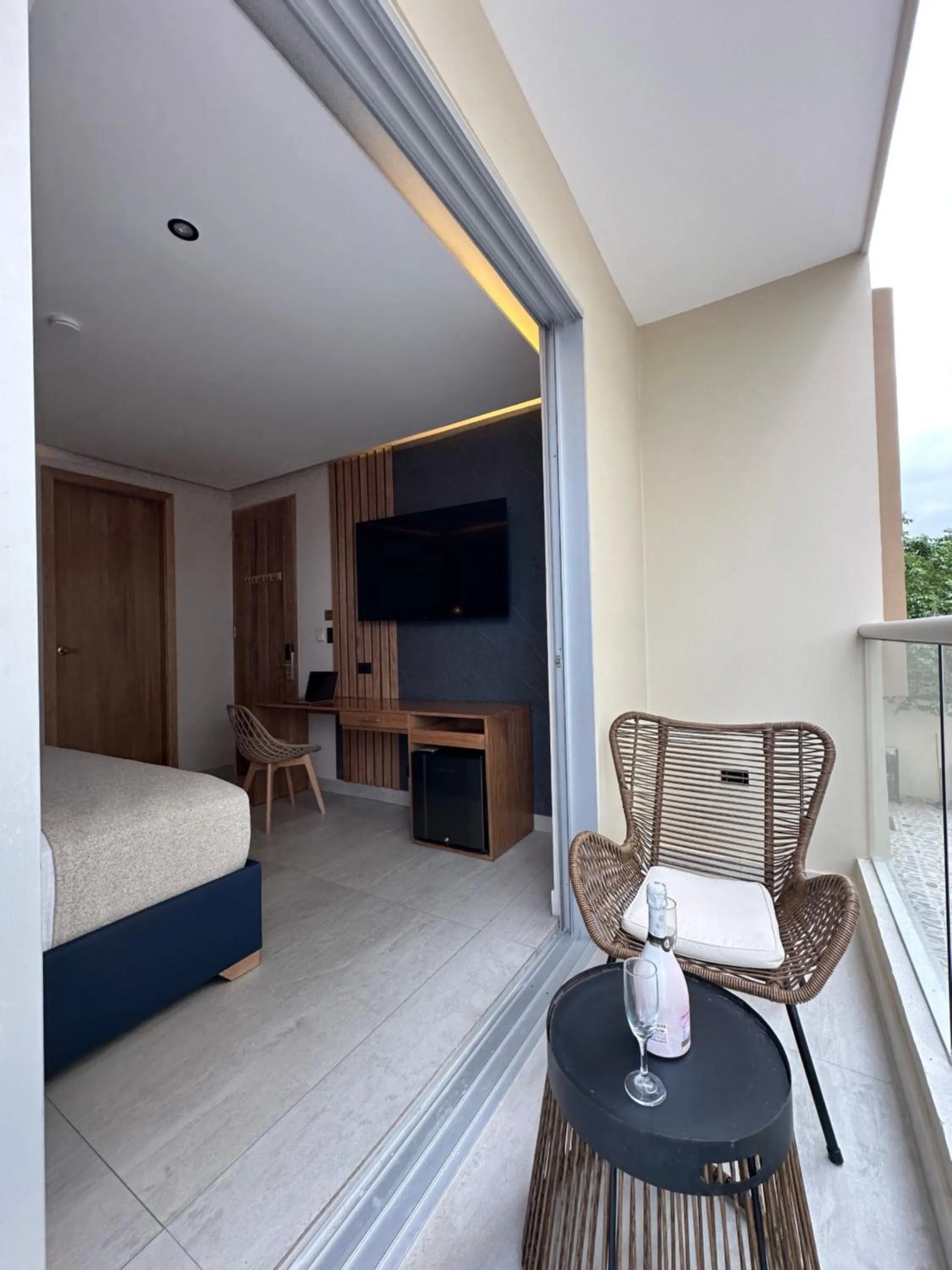 Balcony/Terrace, Bed in Hotel y Cabañas Covemar