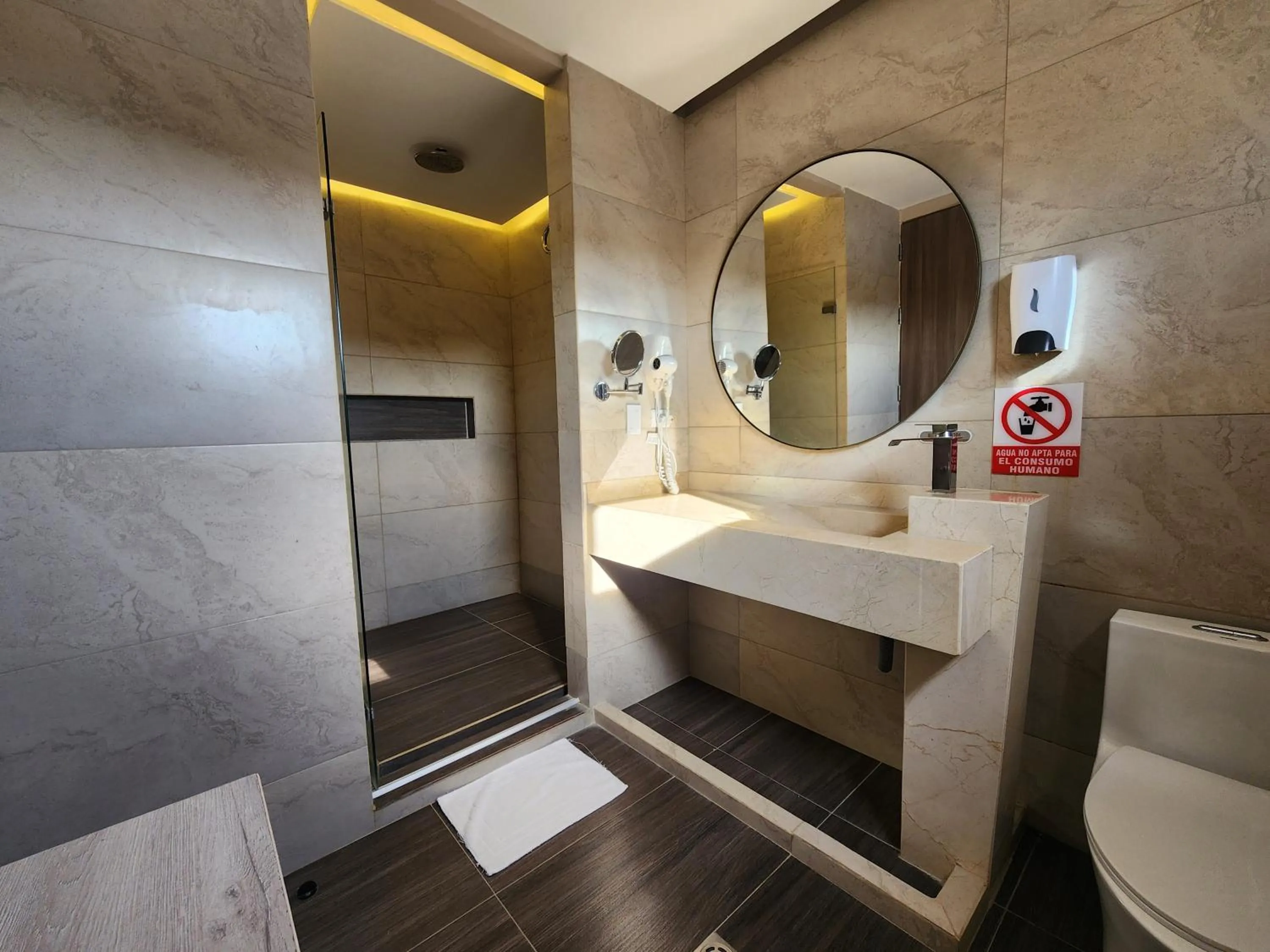 Shower in Hotel y Cabañas Covemar