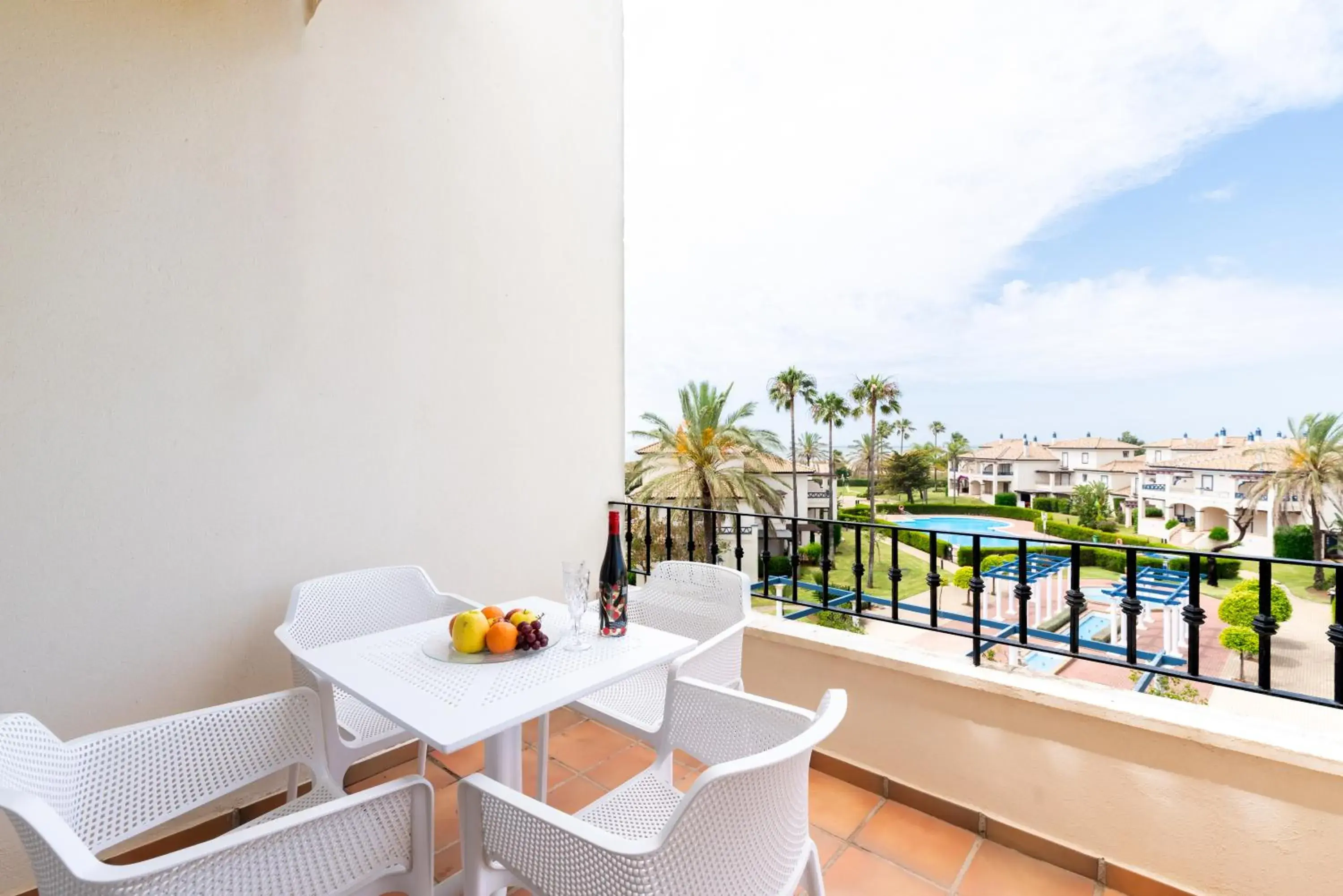 One-Bedroom Apartment with Pool View (2 Adults + 2 Children) in Leo San Bruno One-Bedroom Apartment with Pool View (2 Adults + 2 Children) in Leo San Bruno