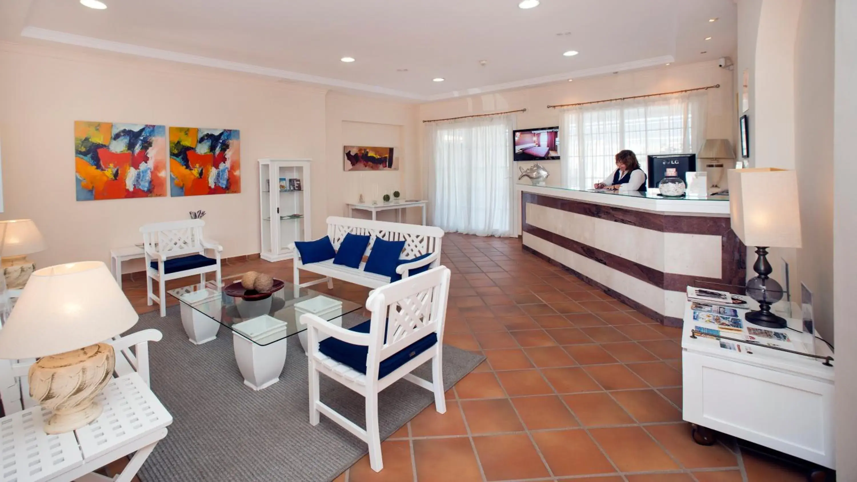 Lobby or reception in Leo San Bruno Lobby or reception in Leo San Bruno