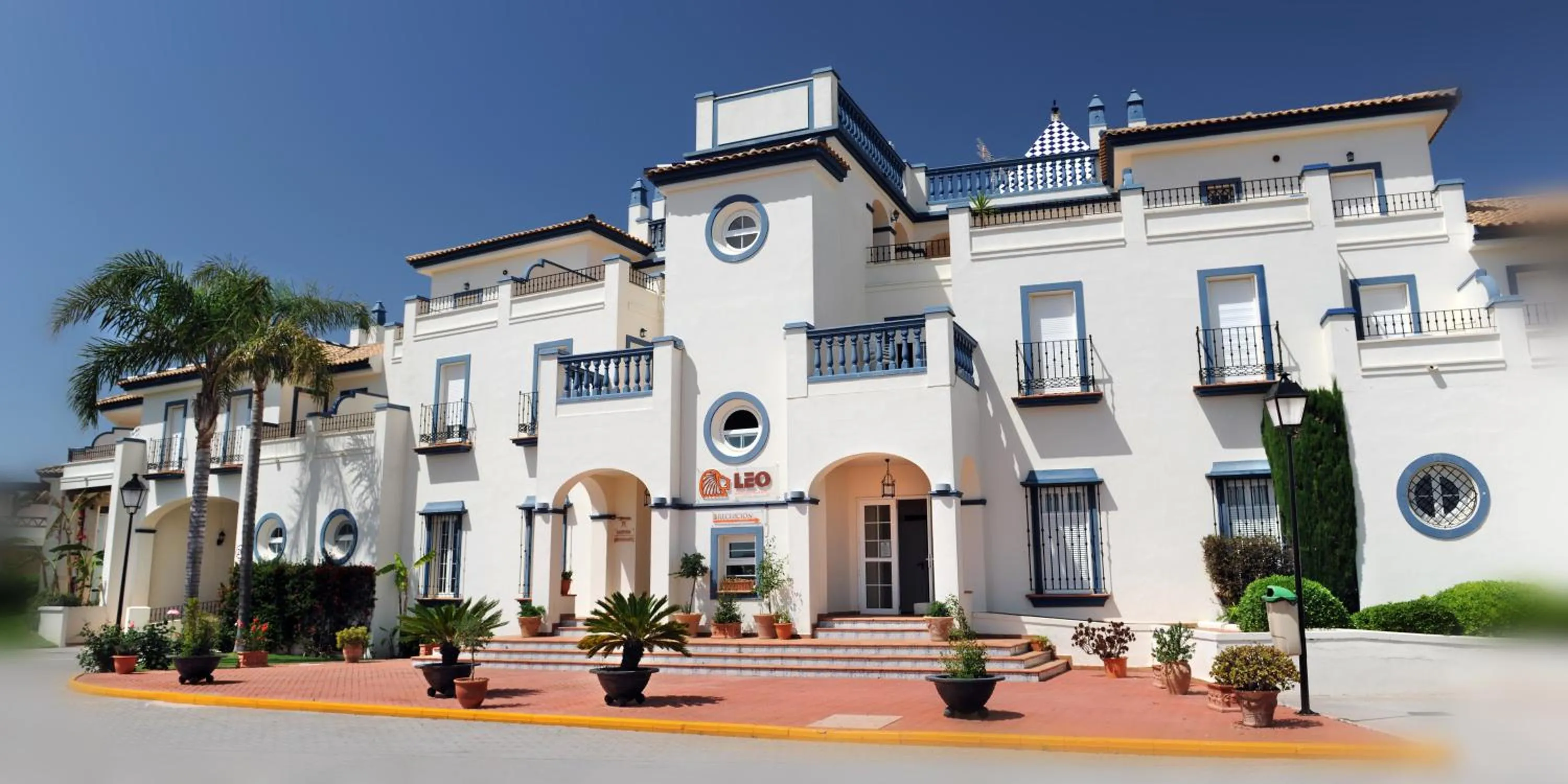 Facade/entrance in Leo San Bruno