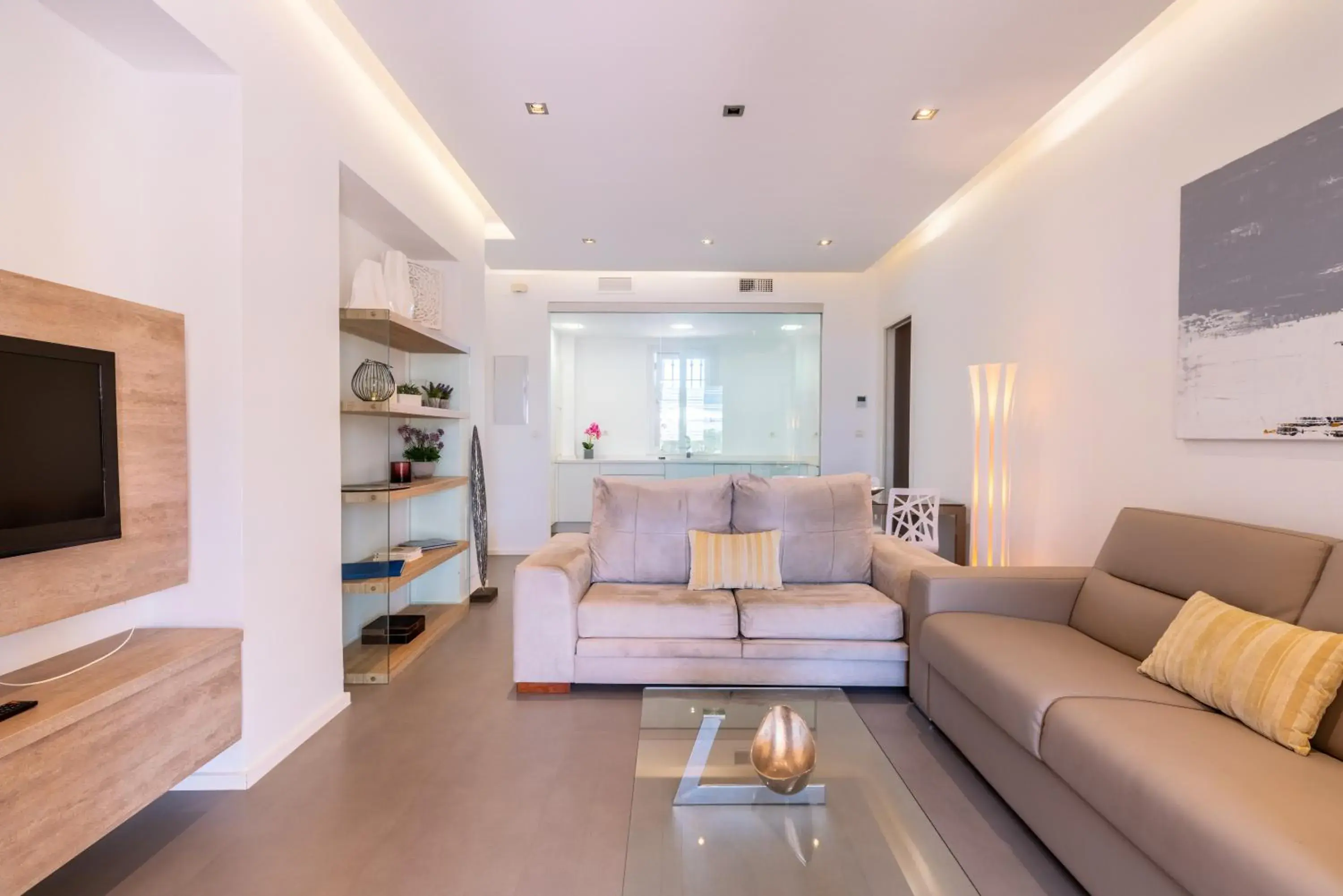 Three-Bedroom Apartment in Leo San Bruno Three-Bedroom Apartment in Leo San Bruno