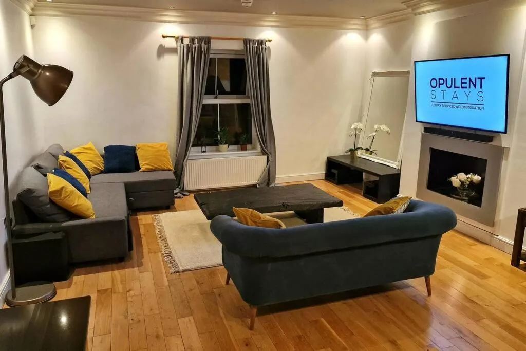 Stunning Luxury 2 Bed Penthouse Apartment