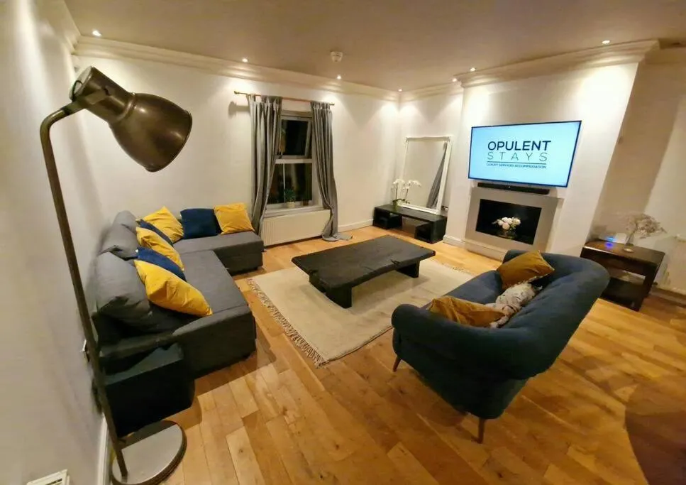 Two-Bedroom Apartment in Stunning Luxury 2 Bed Penthouse Apartment