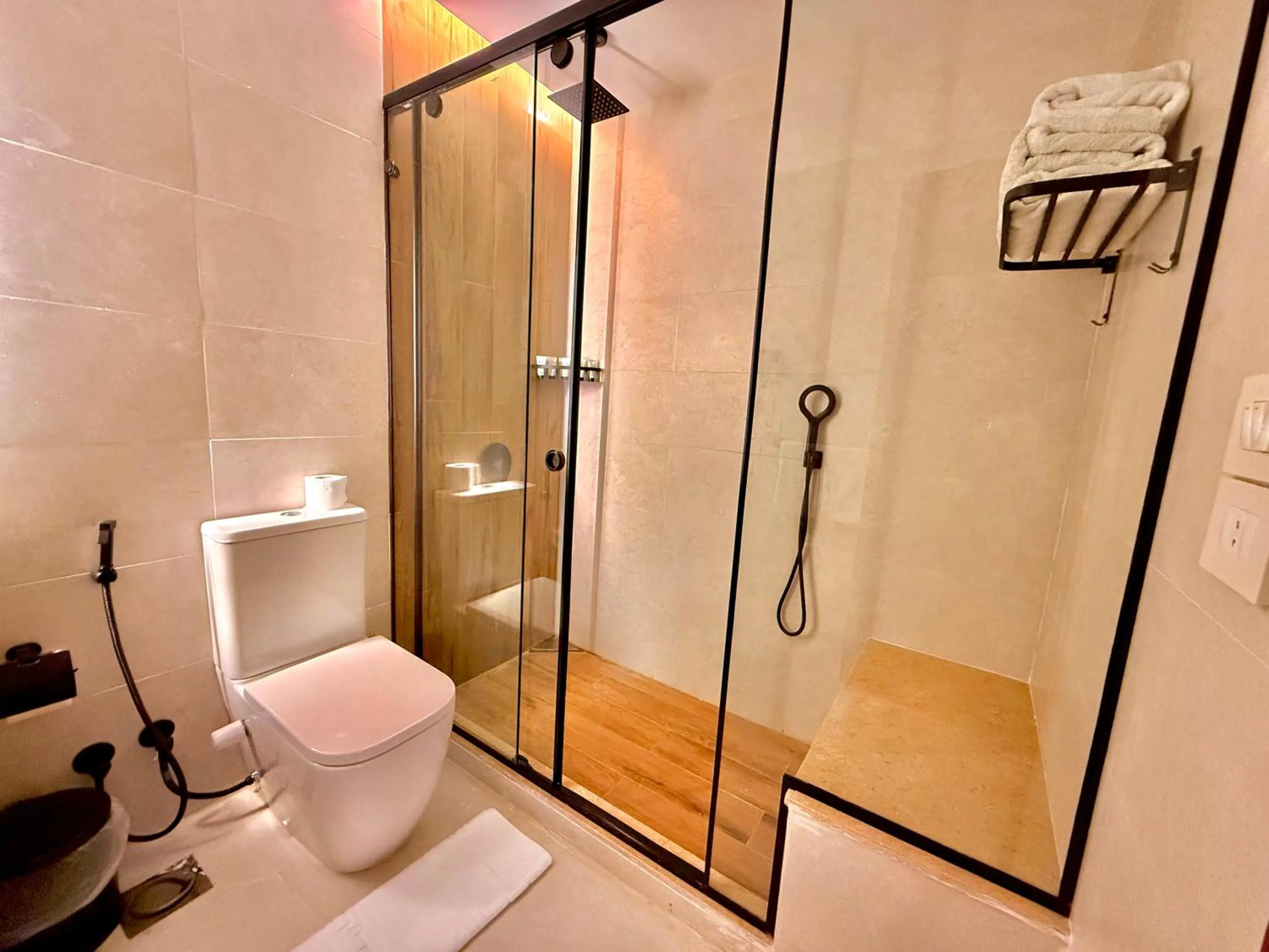 Bathroom in New Museum Guest House, Pyramids View