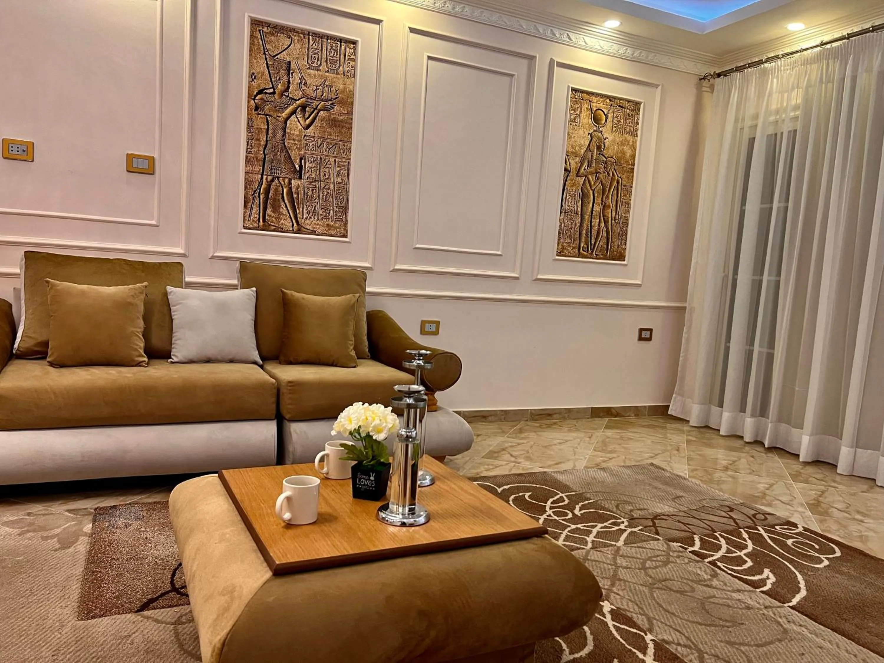 Seating area in New Museum Guest House, Pyramids View