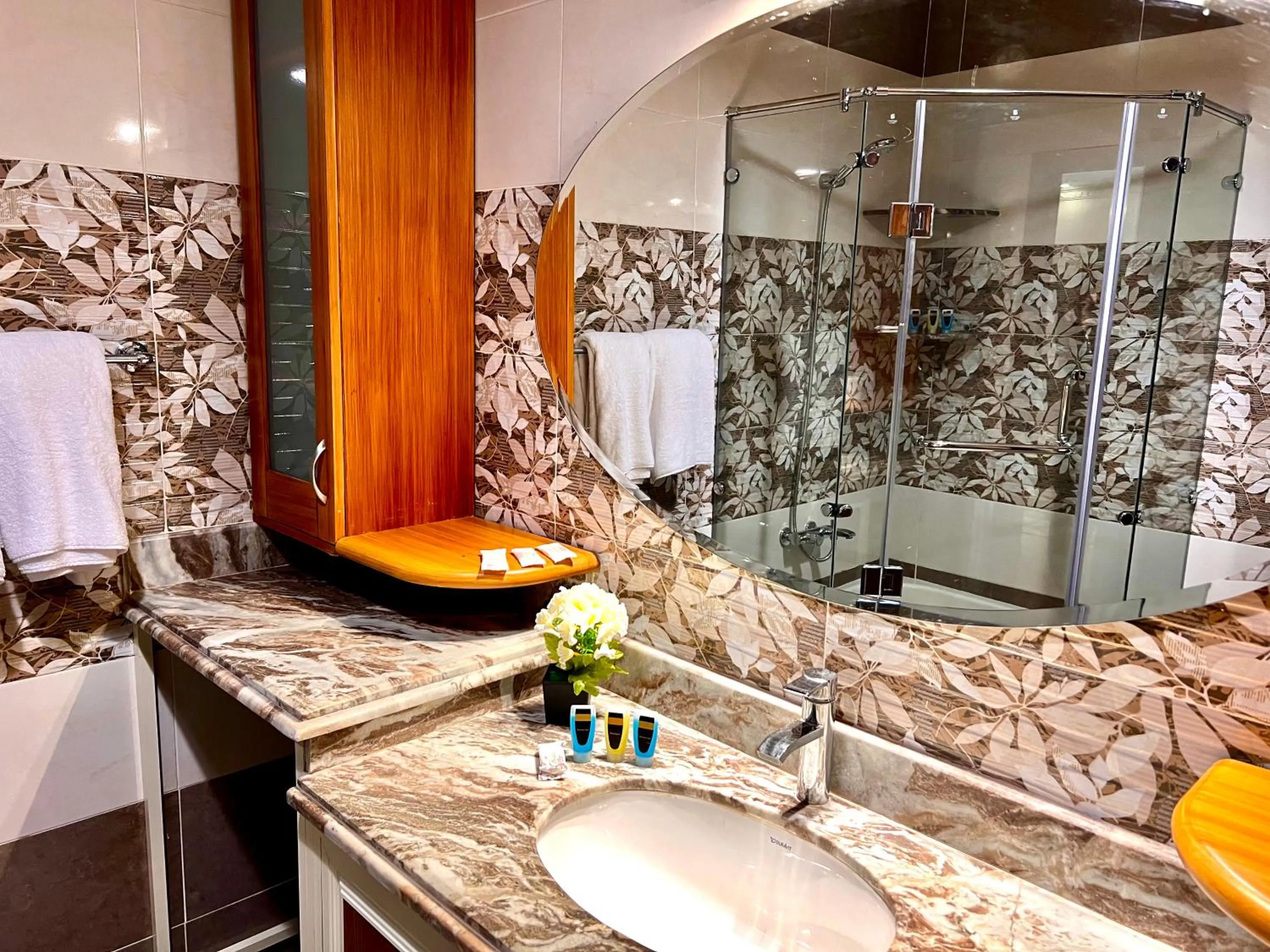 Bathroom in New Museum Guest House, Pyramids View