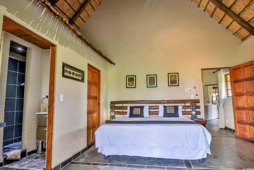 Bedroom, Bed in Kruger Escape - Solar System