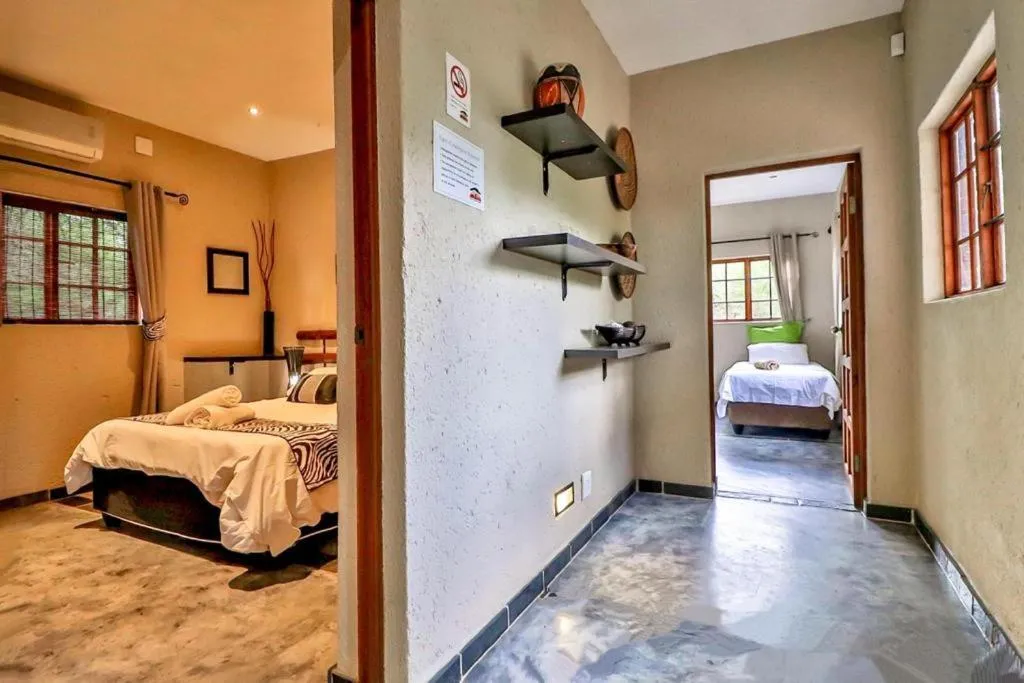 Bedroom, Bed in Kruger Escape - Solar System