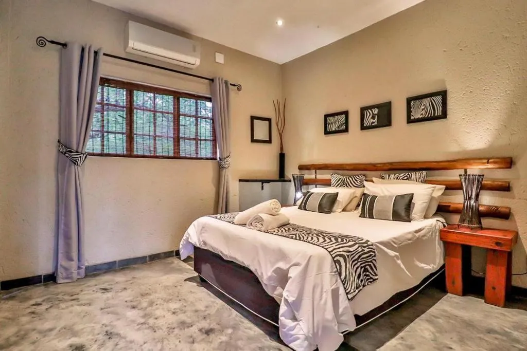 Bedroom, Bed in Kruger Escape - Solar System