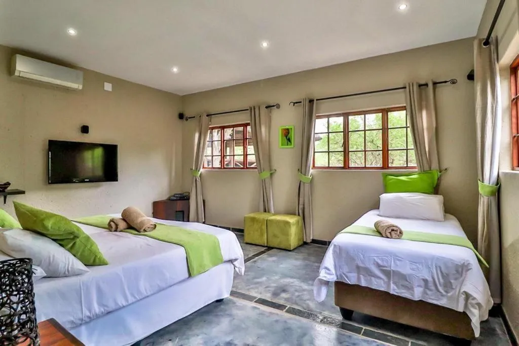 Bedroom, Bed in Kruger Escape - Solar System