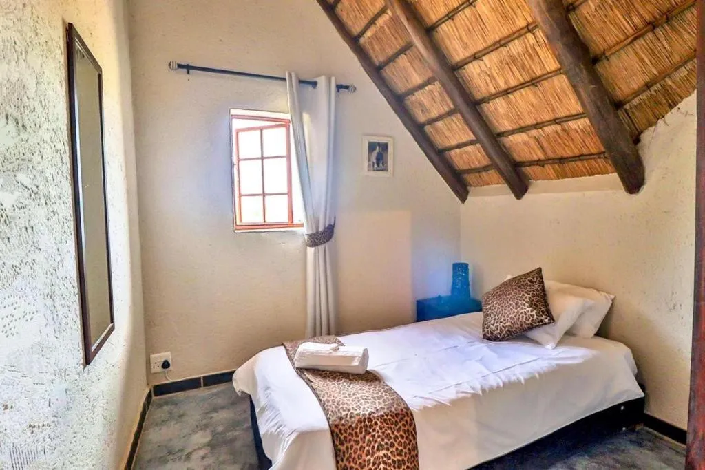 Bedroom, Bed in Kruger Escape - Solar System