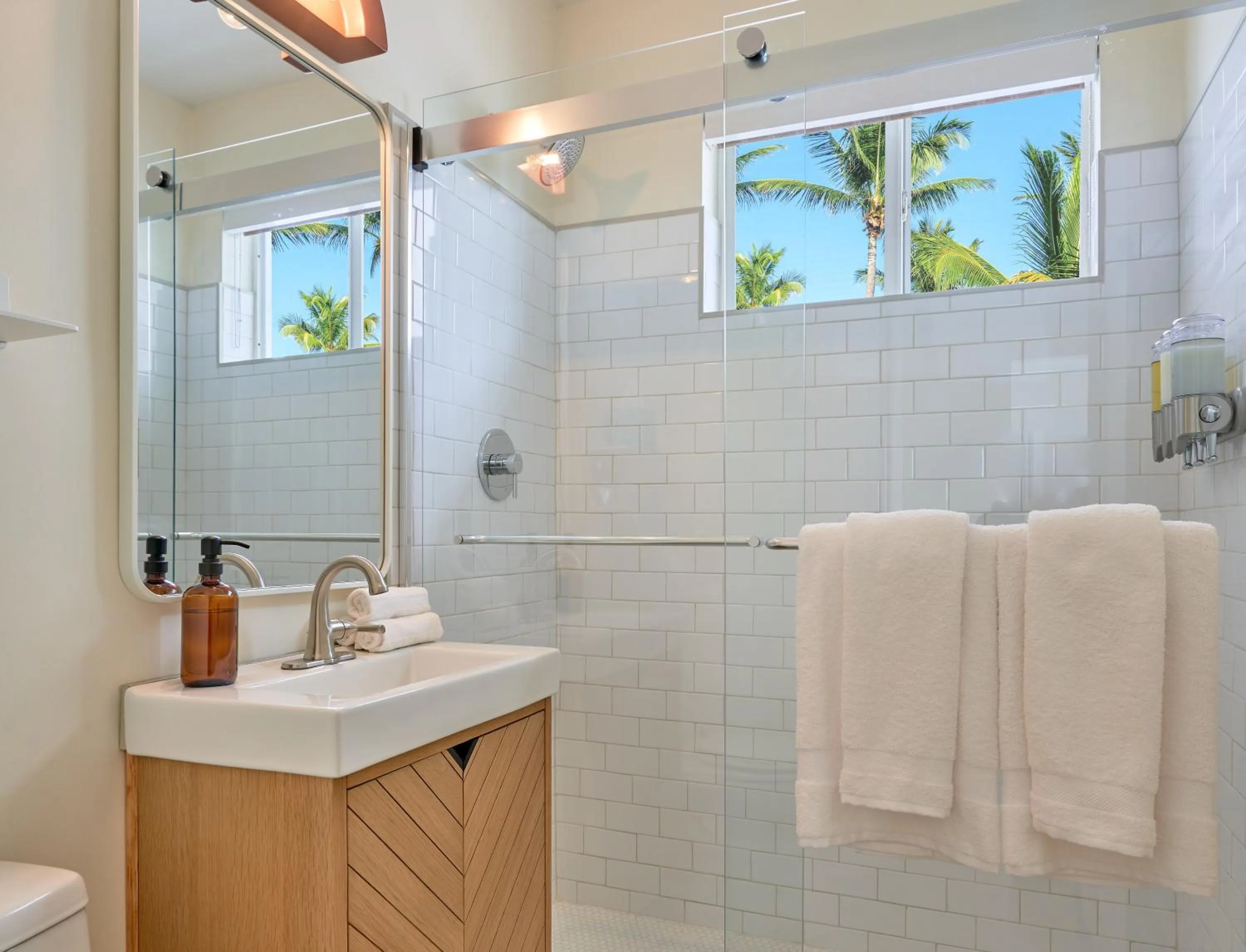 Shower in Aloha Fridays