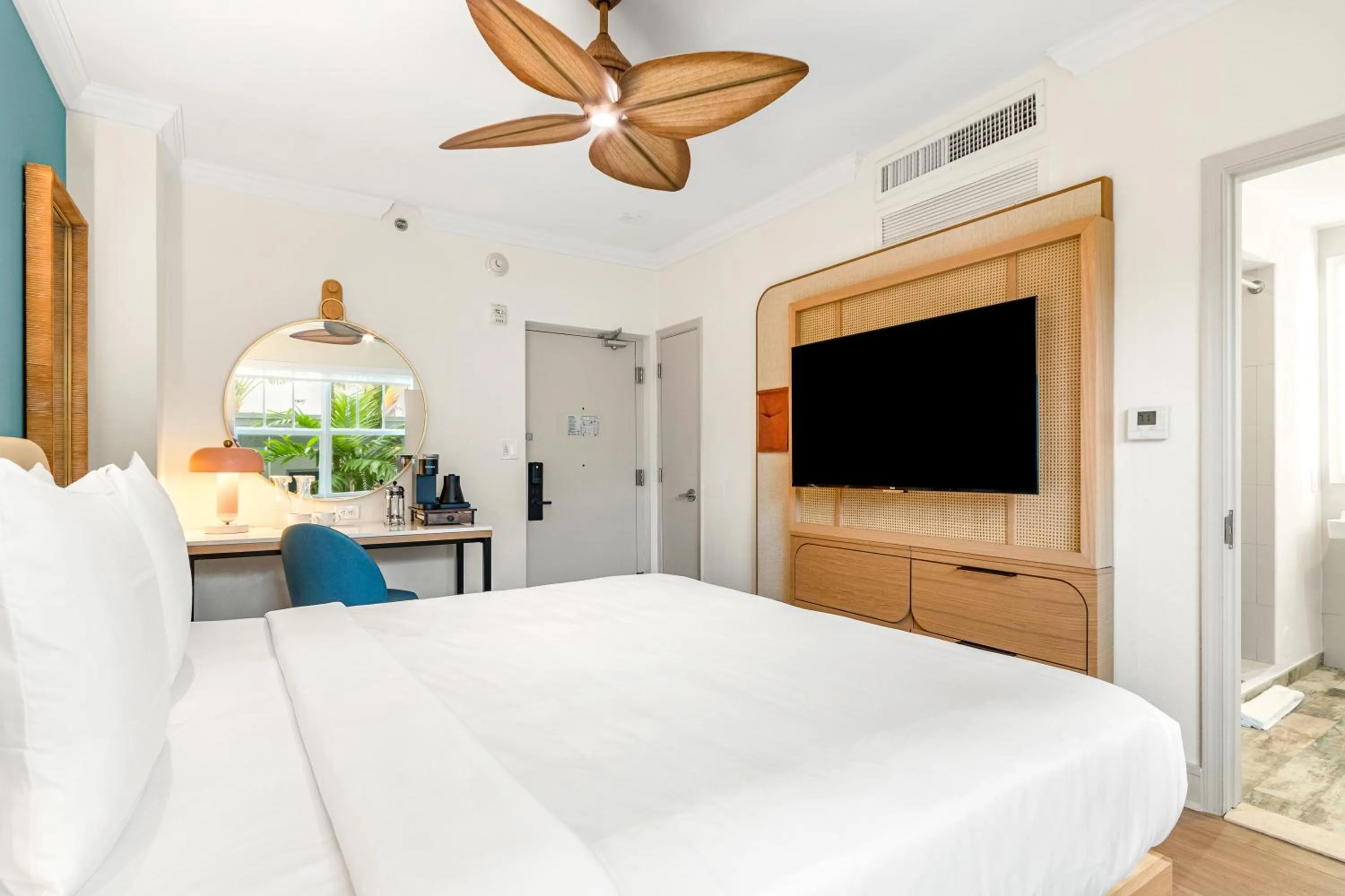 TV and multimedia, Bed in Aloha Fridays