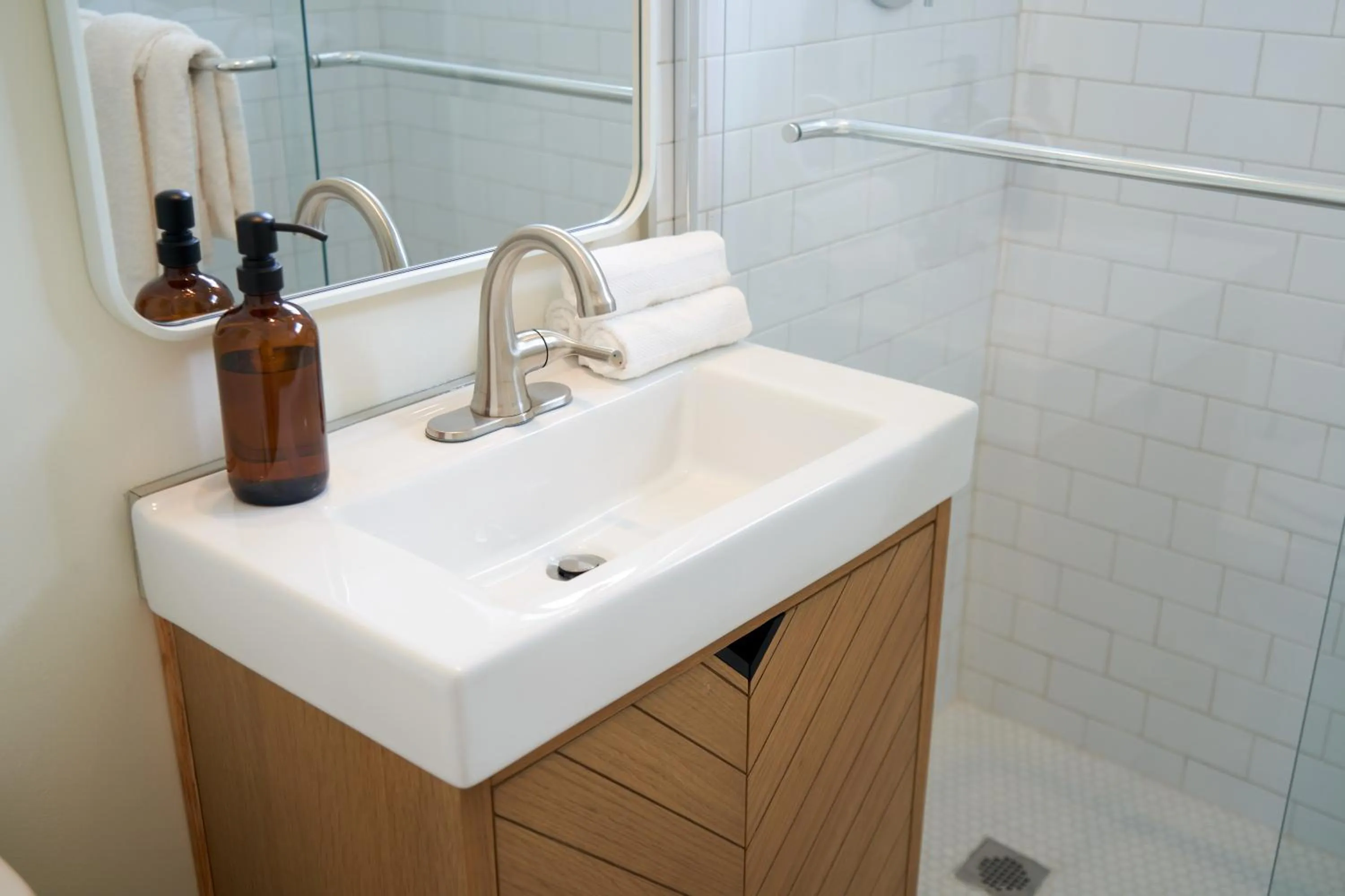 Bathroom in Aloha Fridays