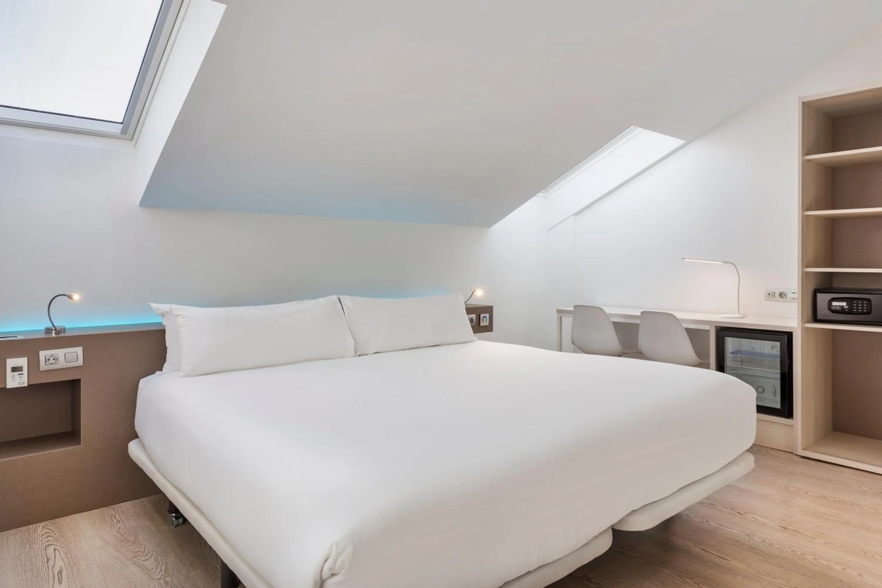 Photo of the whole room, Bed in B&B HOTELS Donostia San Sebastián Aeropuerto