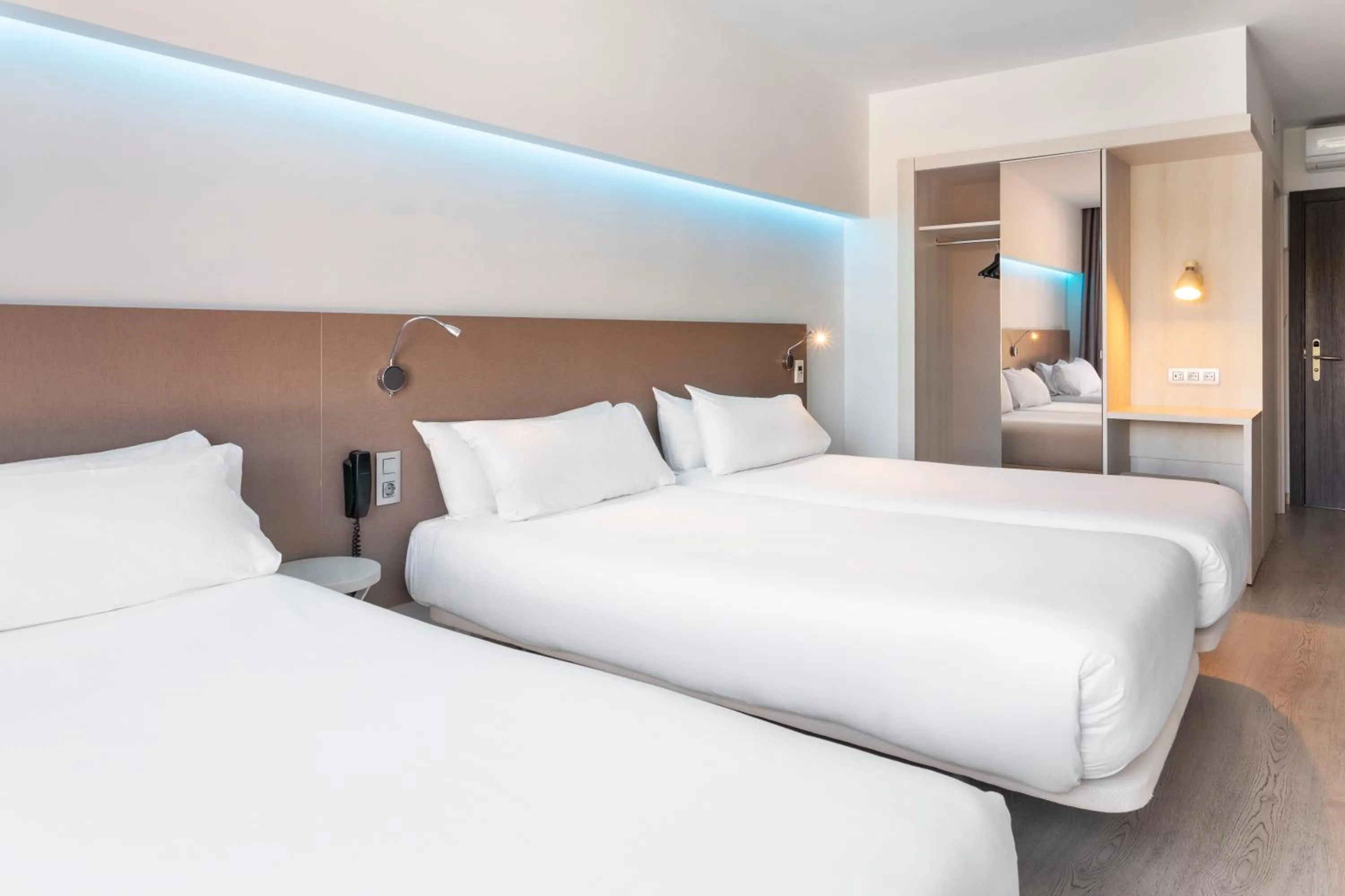 Bed in B&B HOTELS Donostia San Sebastián Aeropuerto