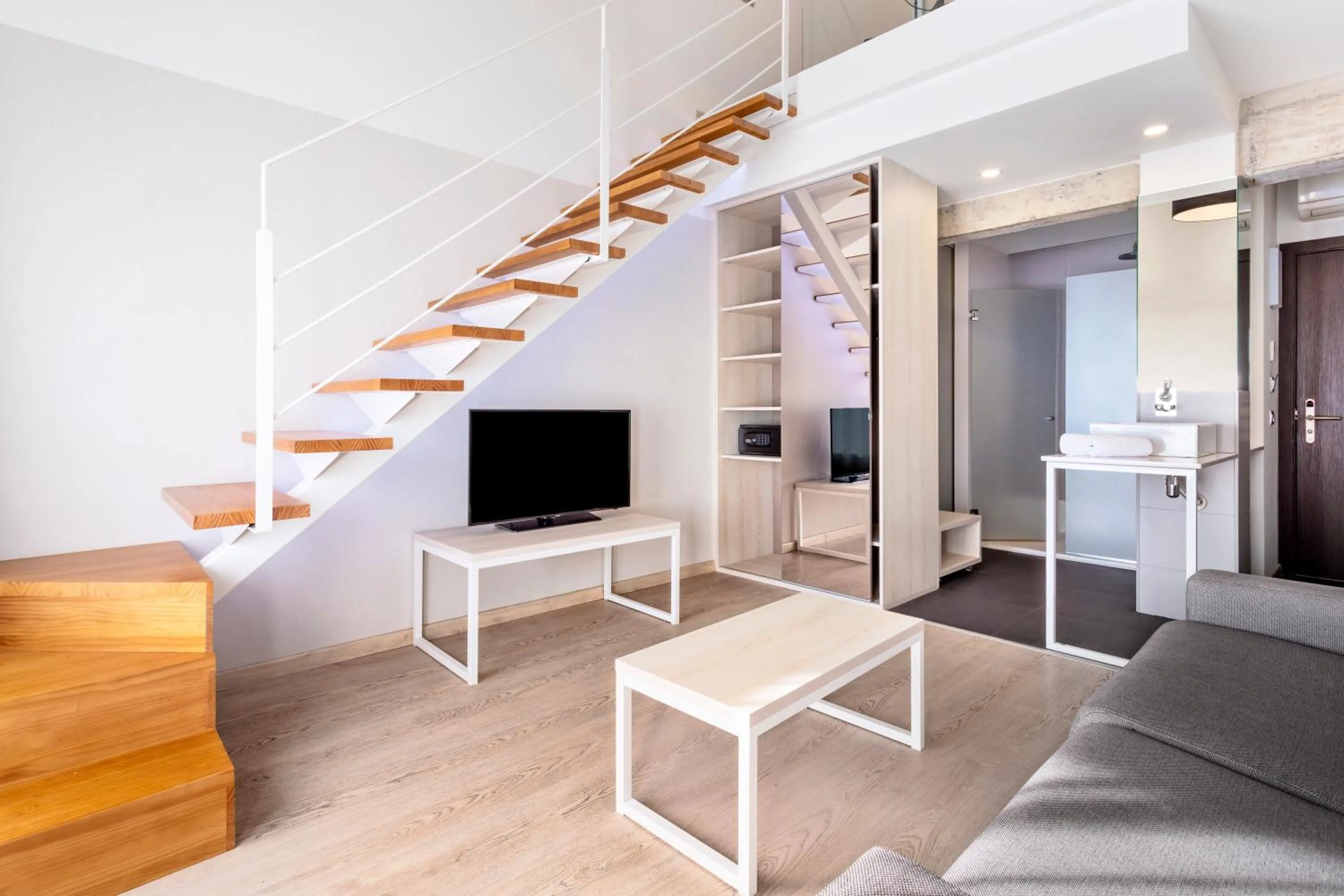 TV and multimedia in B&B HOTELS Donostia San Sebastián Aeropuerto